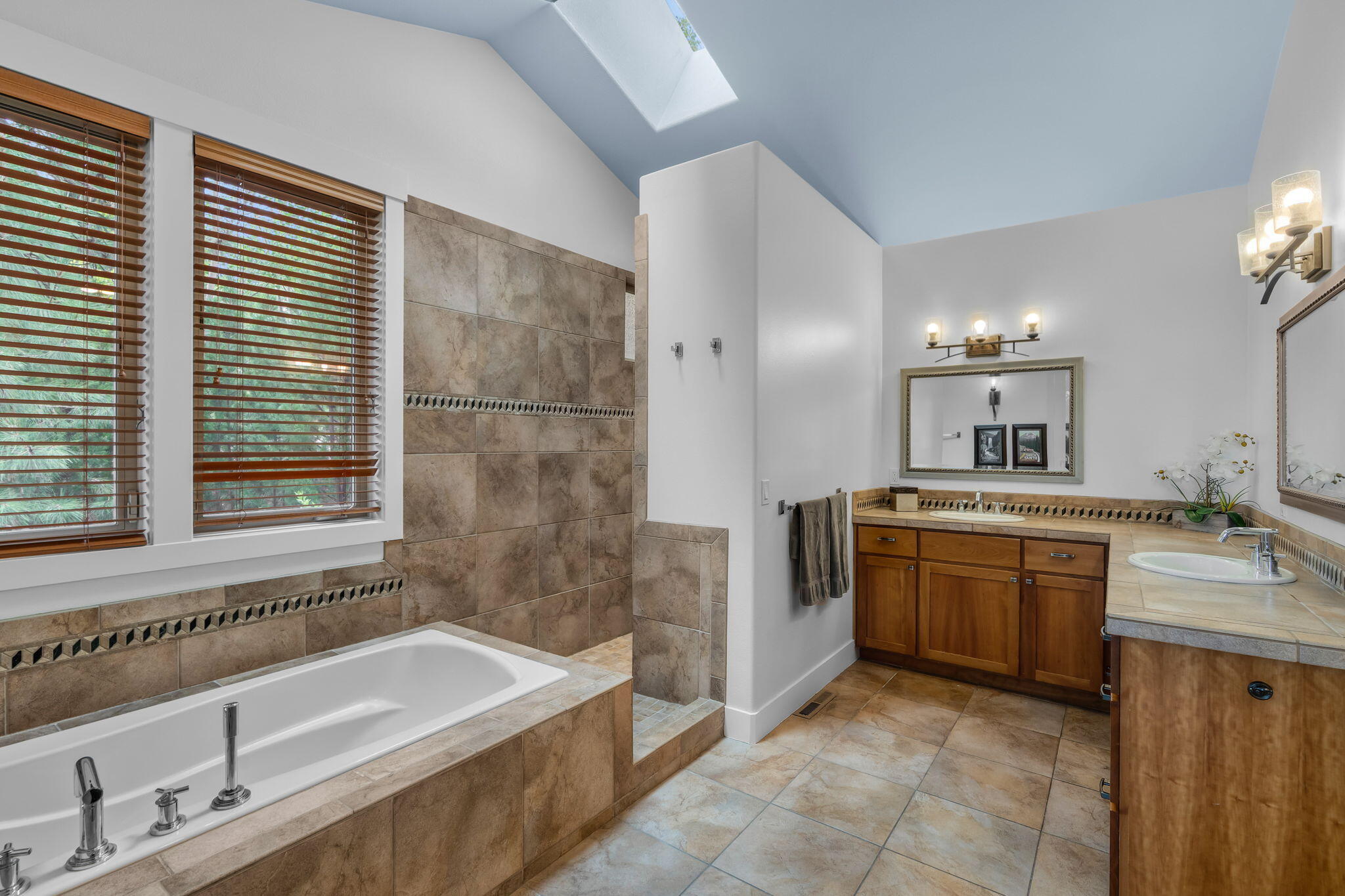 Bend, Oregon, 97702, United States, 4 Bedrooms Bedrooms, ,3 BathroomsBathrooms,Residential,Active,1913968