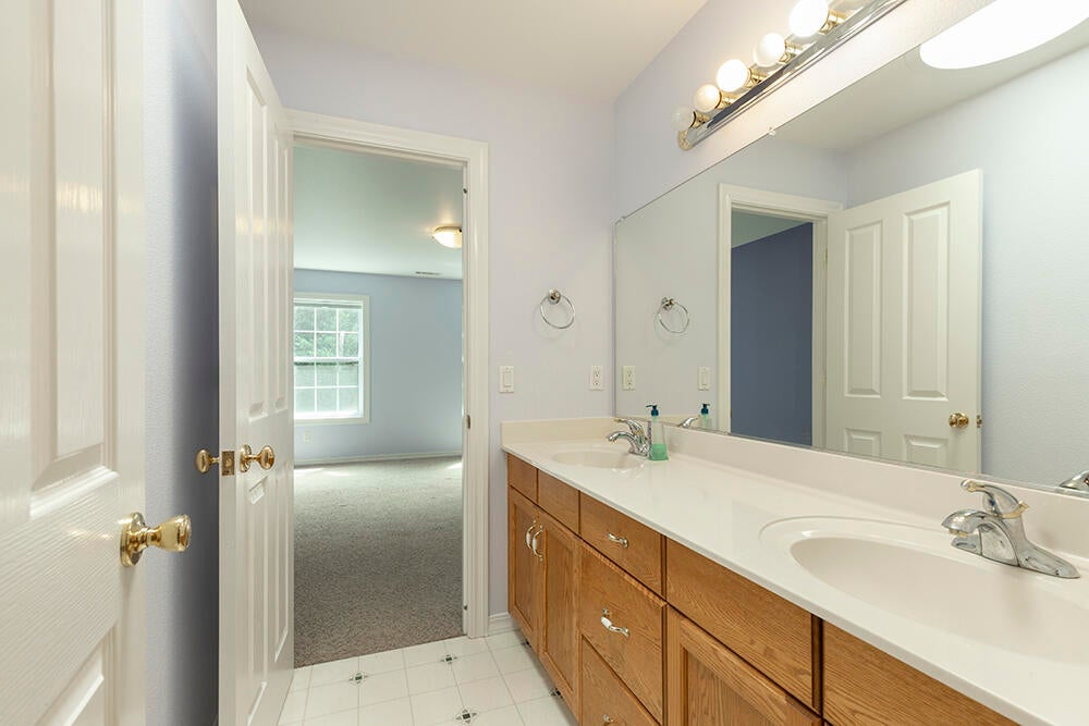 Grants Pass, Oregon, 97527, United States, 4 Bedrooms Bedrooms, ,5 BathroomsBathrooms,Residential,Active,1927646