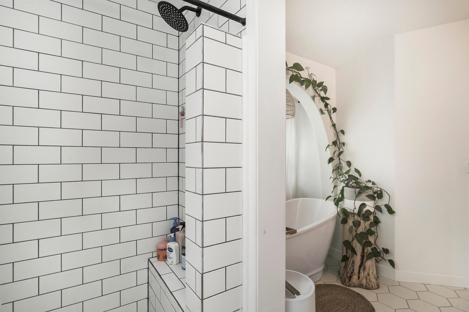 Bend, Oregon, 97703, United States, 4 Bedrooms Bedrooms, ,3 BathroomsBathrooms,Residential,Active,1790219