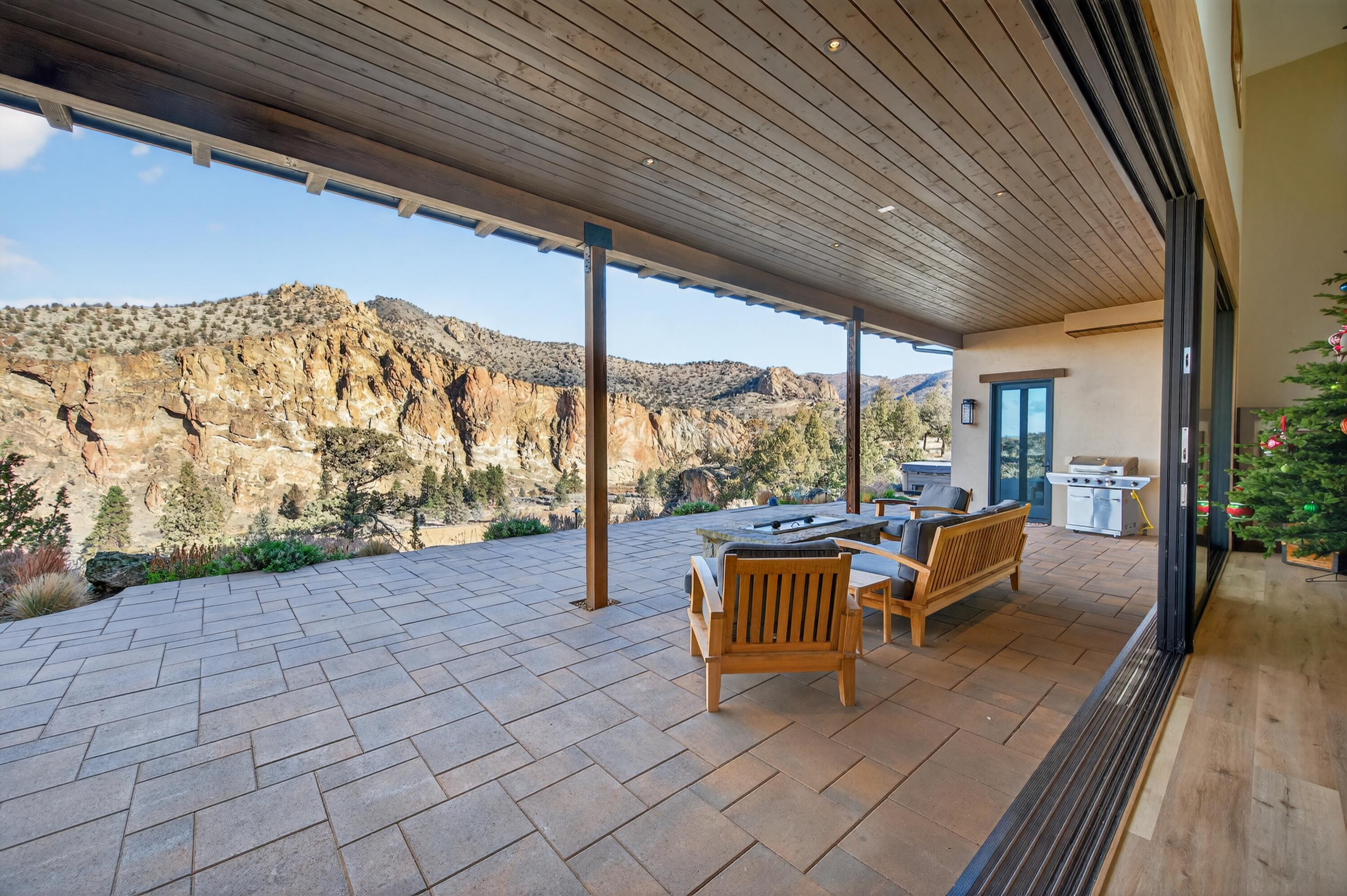 Terrebonne, Oregon, 97760, United States, 5 Bedrooms Bedrooms, ,5 BathroomsBathrooms,Residential,Active,1747251