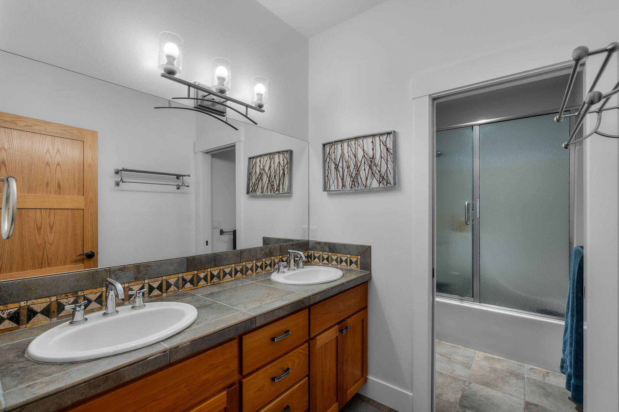 Bend, Oregon, 97702, United States, 4 Bedrooms Bedrooms, ,3 BathroomsBathrooms,Residential,Active,1913968