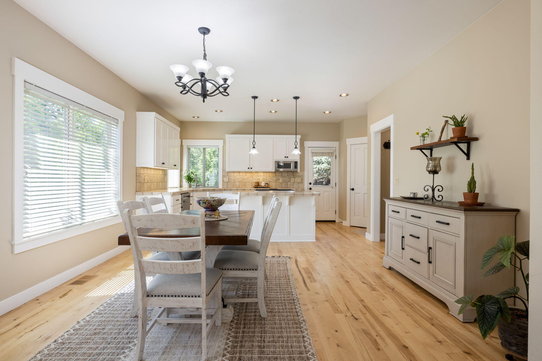 Bend, Oregon, 97702, United States, ,3 BathroomsBathrooms,Residential,Active,1850627
