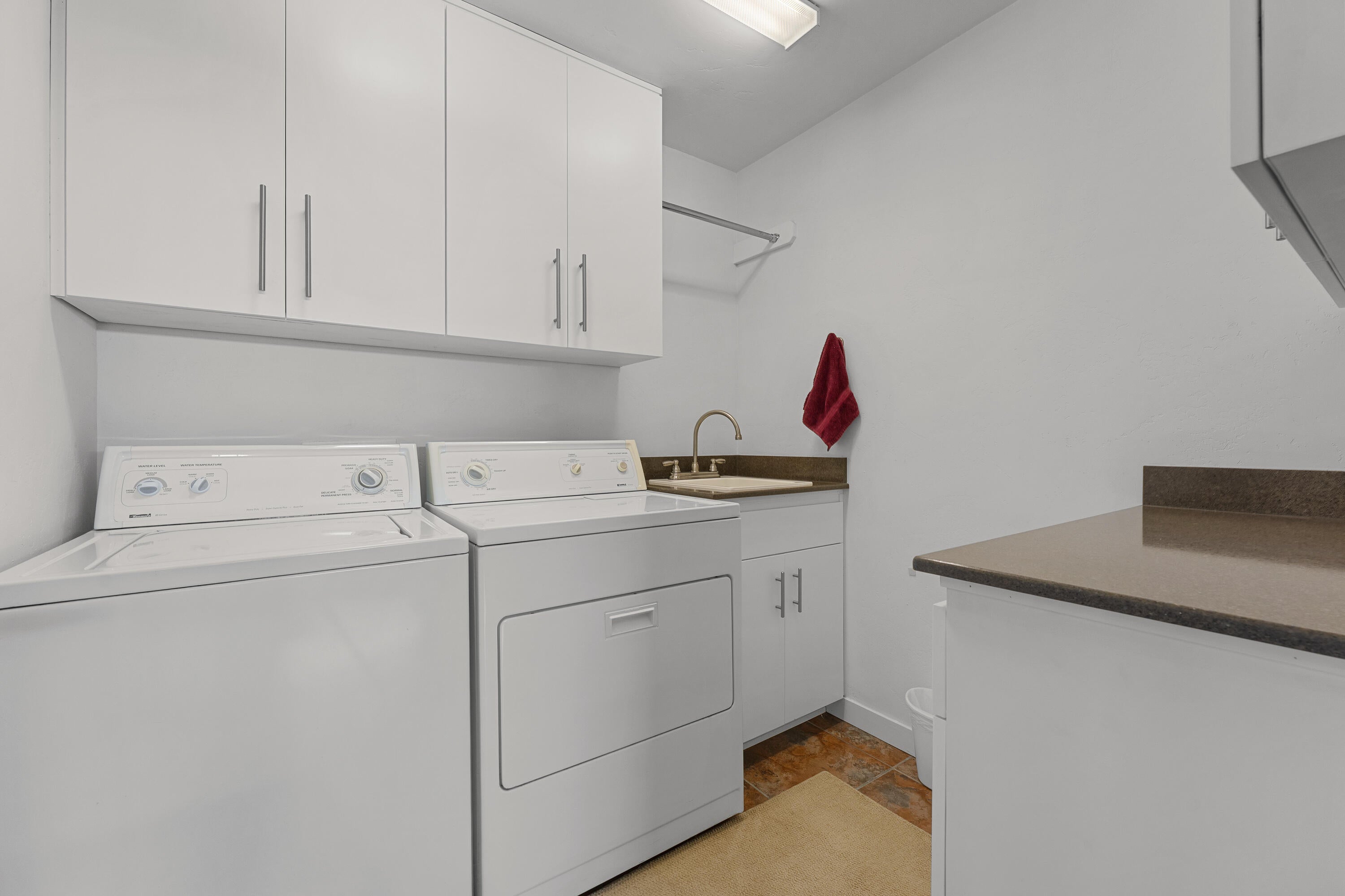 Central Point, Oregon, 97502, United States, 4 Bedrooms Bedrooms, ,4 BathroomsBathrooms,Residential,Active,2006836