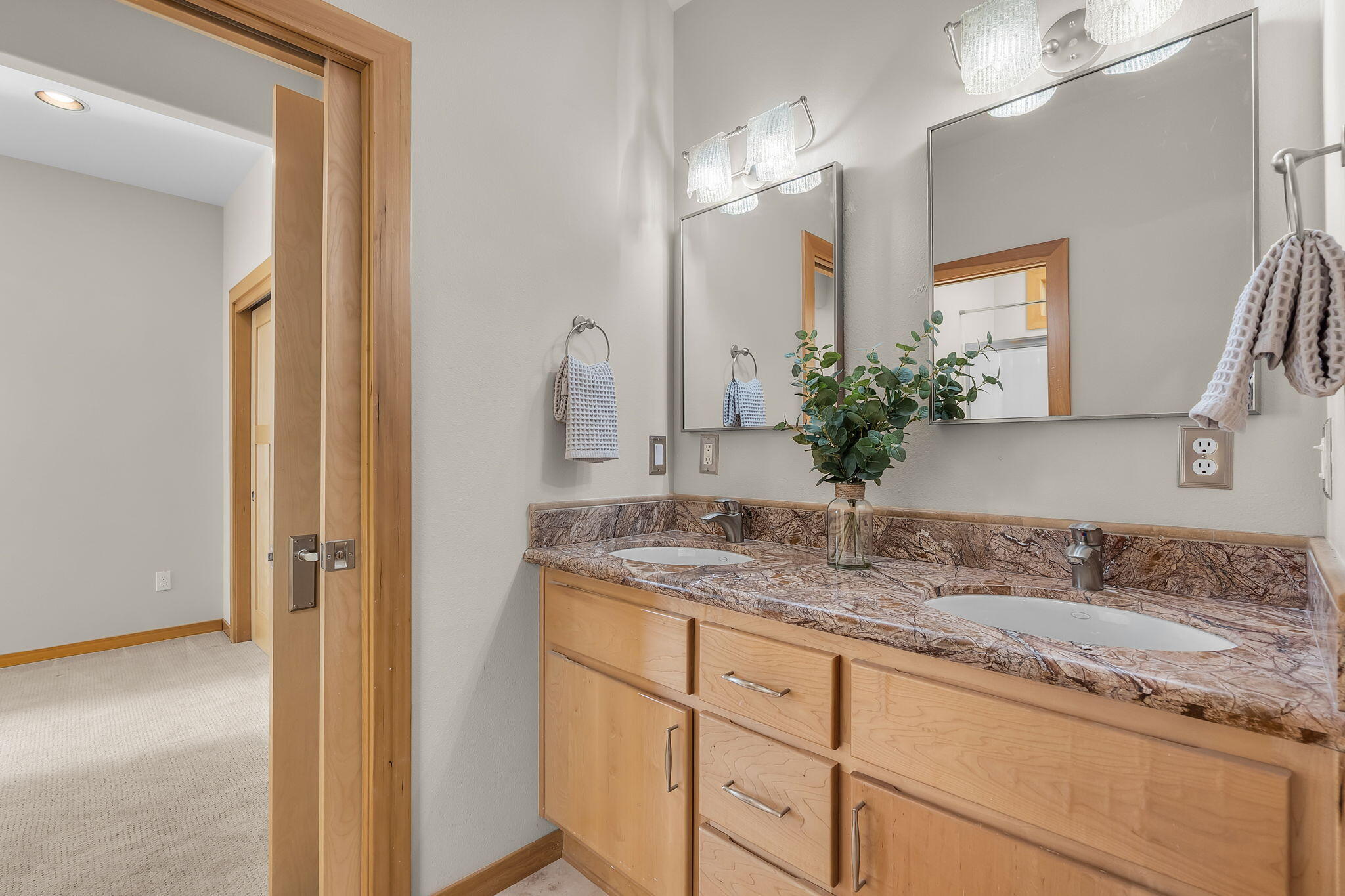 Bend, Oregon, 97702, United States, 3 Bedrooms Bedrooms, ,4 BathroomsBathrooms,Residential,Active,1929788