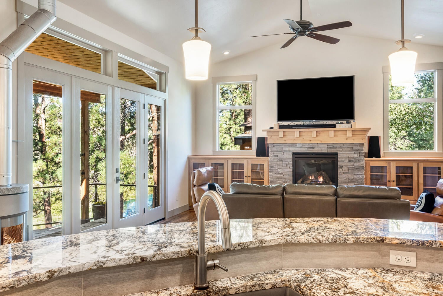 Bend, Oregon, 97703, United States, 3 Bedrooms Bedrooms, ,3 BathroomsBathrooms,Residential,Active,1952278