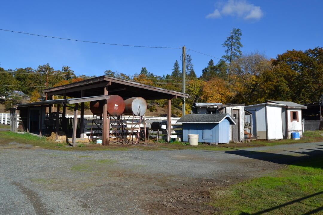Grants Pass, Oregon, 97526, United States, 4 Bedrooms Bedrooms, ,2 BathroomsBathrooms,Residential,Active,1973303