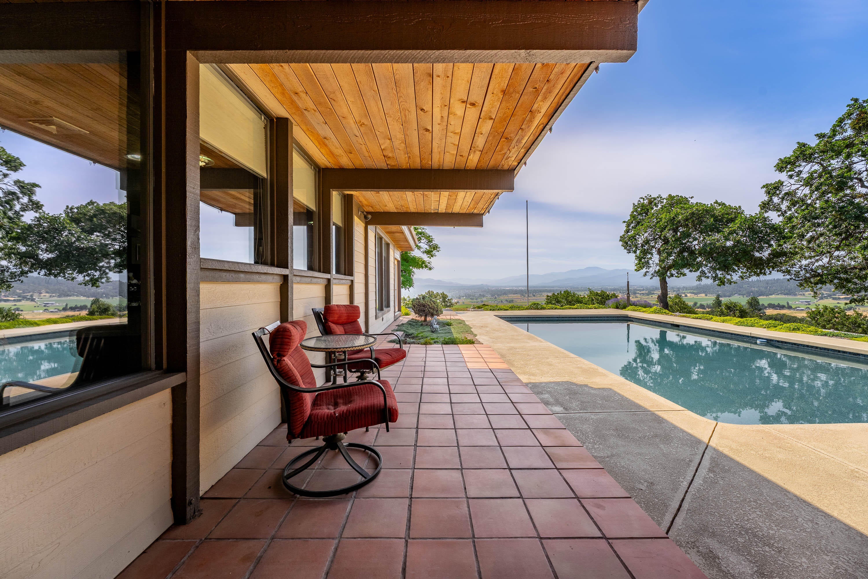 Central Point, Oregon, 97502, United States, 4 Bedrooms Bedrooms, ,4 BathroomsBathrooms,Residential,Active,2006836