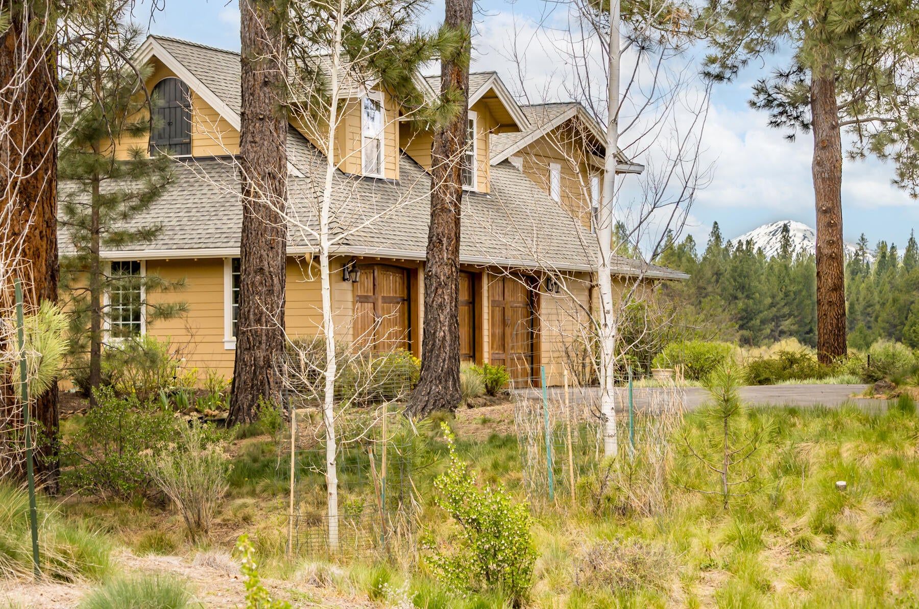Bend, Oregon, 97707, United States, 5 Bedrooms Bedrooms, ,5 BathroomsBathrooms,Residential,Active,2044562