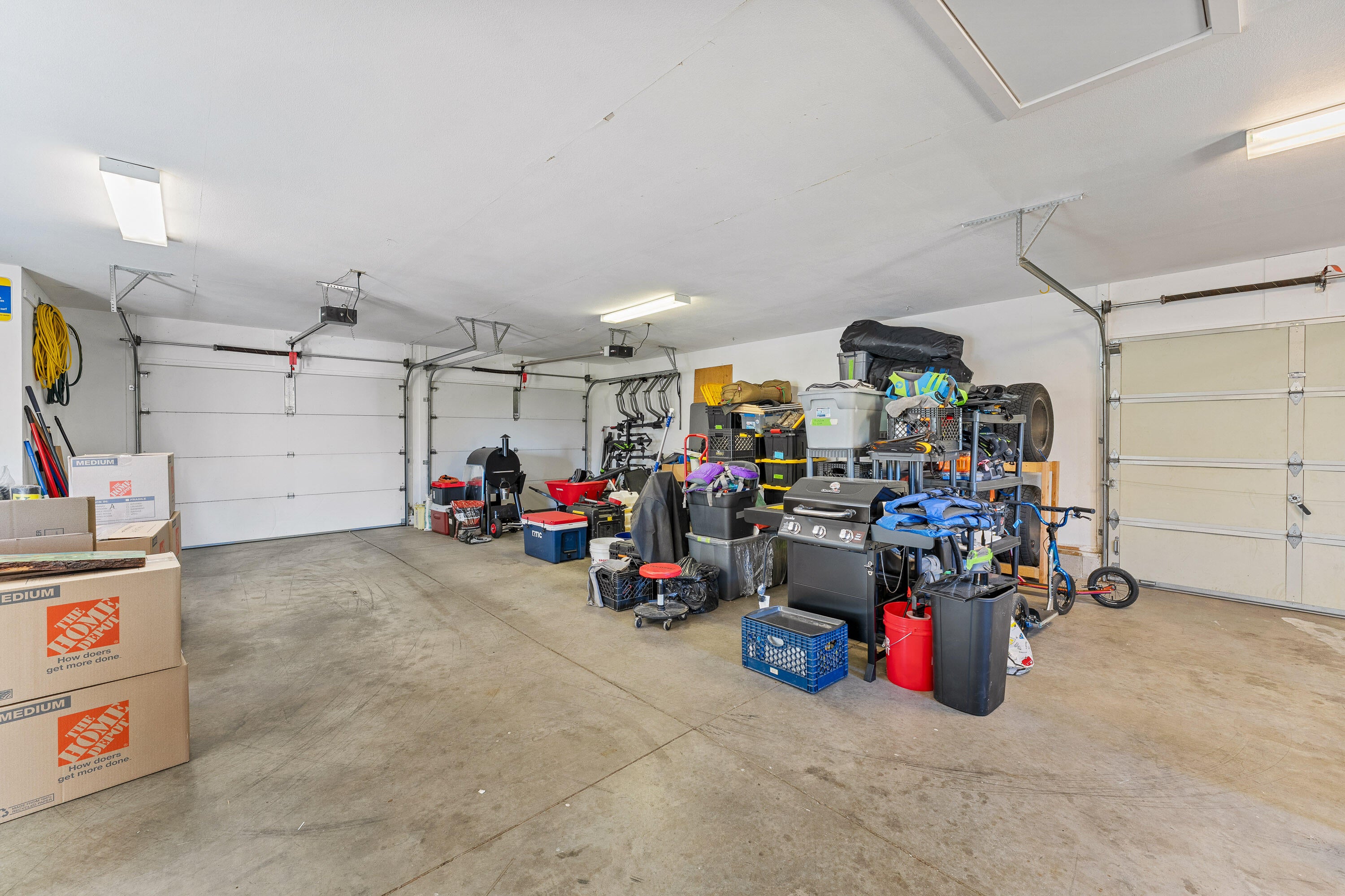 Central Point, Oregon, 97502, United States, 4 Bedrooms Bedrooms, ,3 BathroomsBathrooms,Residential,Active,1959928