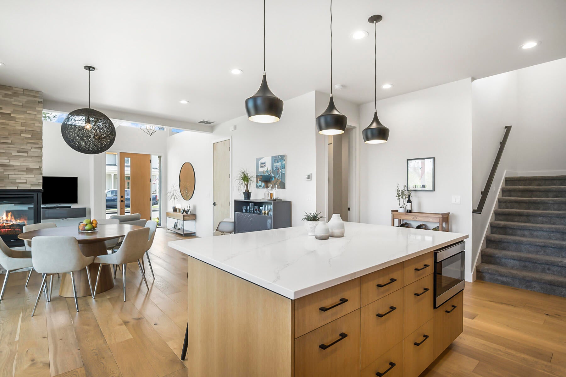 Bend, Oregon, 97703, United States, 3 Bedrooms Bedrooms, ,3 BathroomsBathrooms,Residential,Active,2008310