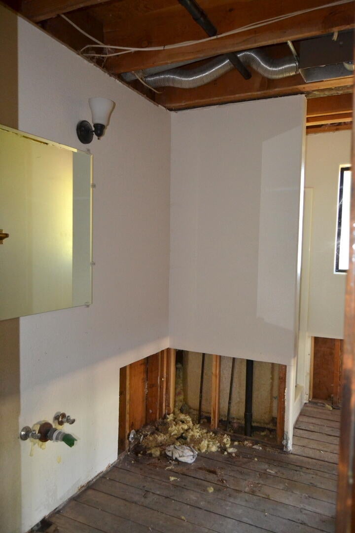 Applegate, Oregon, 97530, United States, 4 Bedrooms Bedrooms, ,3 BathroomsBathrooms,Residential,Active,1963259