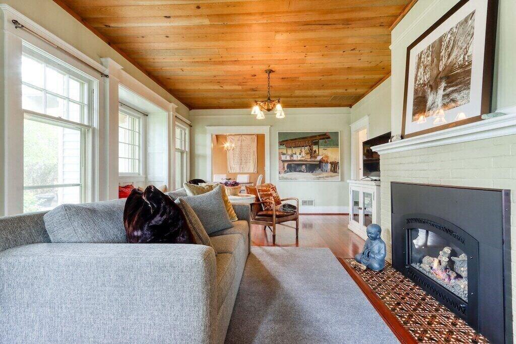 Bend, Oregon, 97703, United States, 3 Bedrooms Bedrooms, ,2 BathroomsBathrooms,Residential,Active,1756823