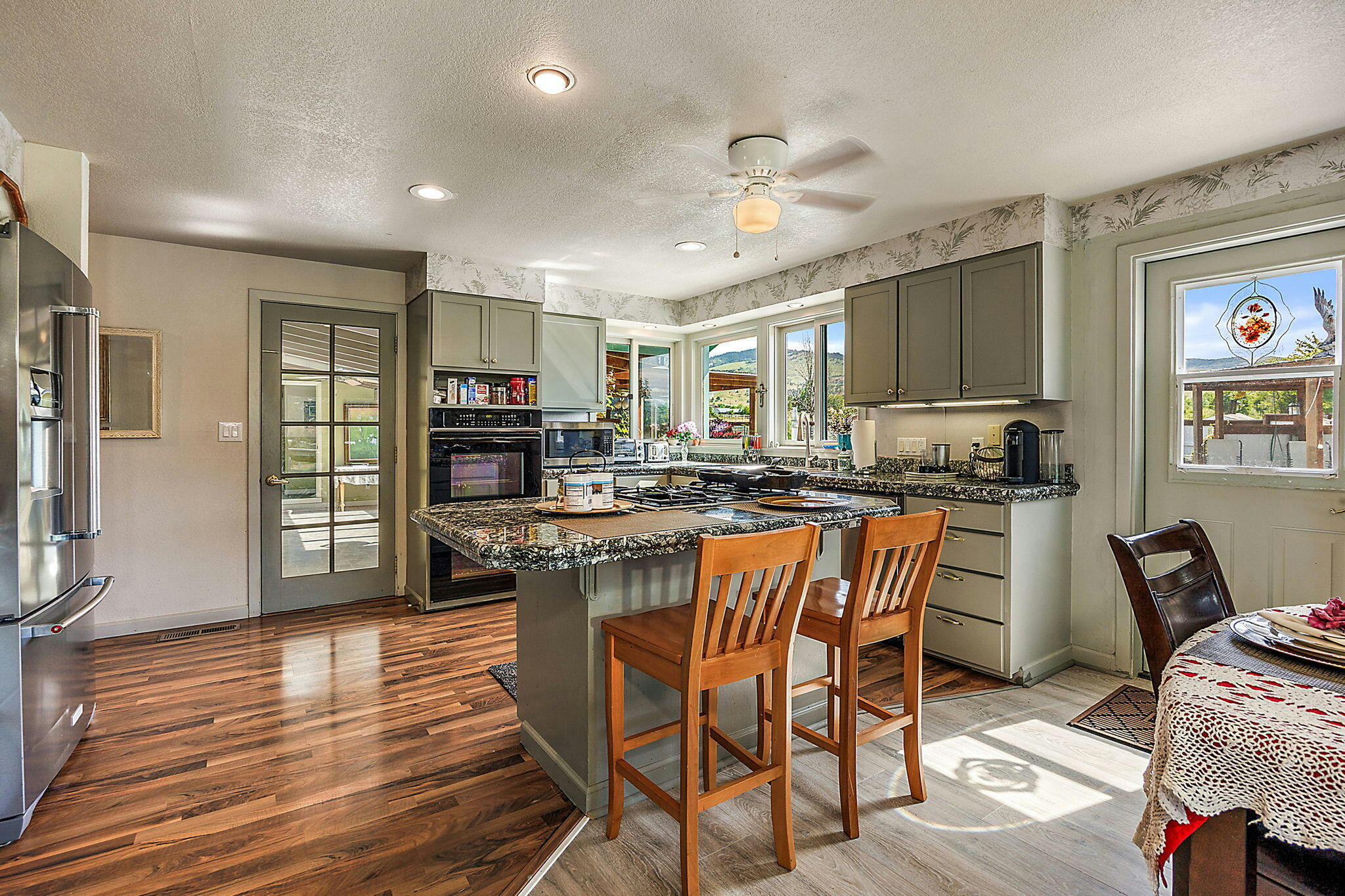 Ashland, Oregon, 97520, United States, 4 Bedrooms Bedrooms, ,4 BathroomsBathrooms,Residential,Active,1741601