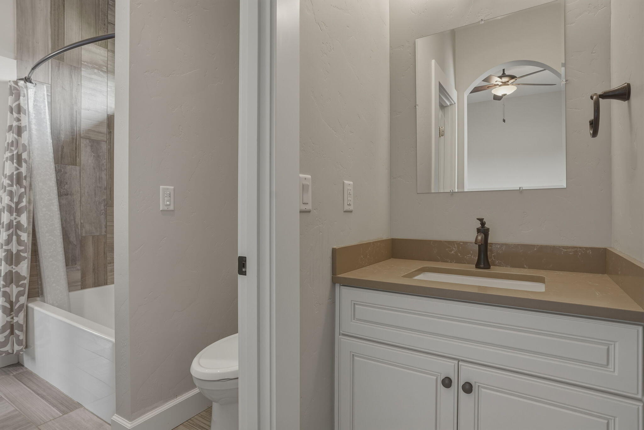 Sisters, Oregon, 97759, United States, 3 Bedrooms Bedrooms, ,3 BathroomsBathrooms,Residential,Active,2043417