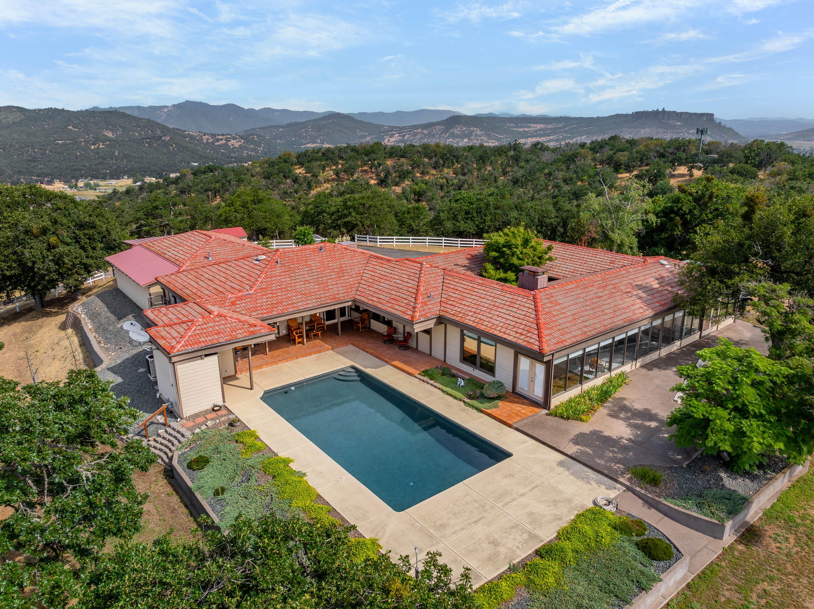 Central Point, Oregon, 97502, United States, 4 Bedrooms Bedrooms, ,4 BathroomsBathrooms,Residential,Active,2006836