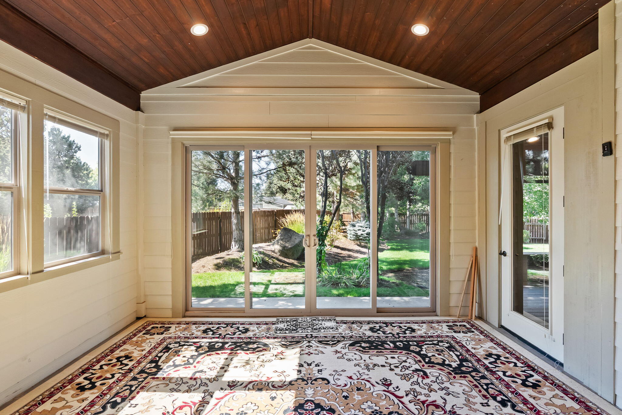 Bend, Oregon, 97702, United States, 3 Bedrooms Bedrooms, ,4 BathroomsBathrooms,Residential,Active,1952481