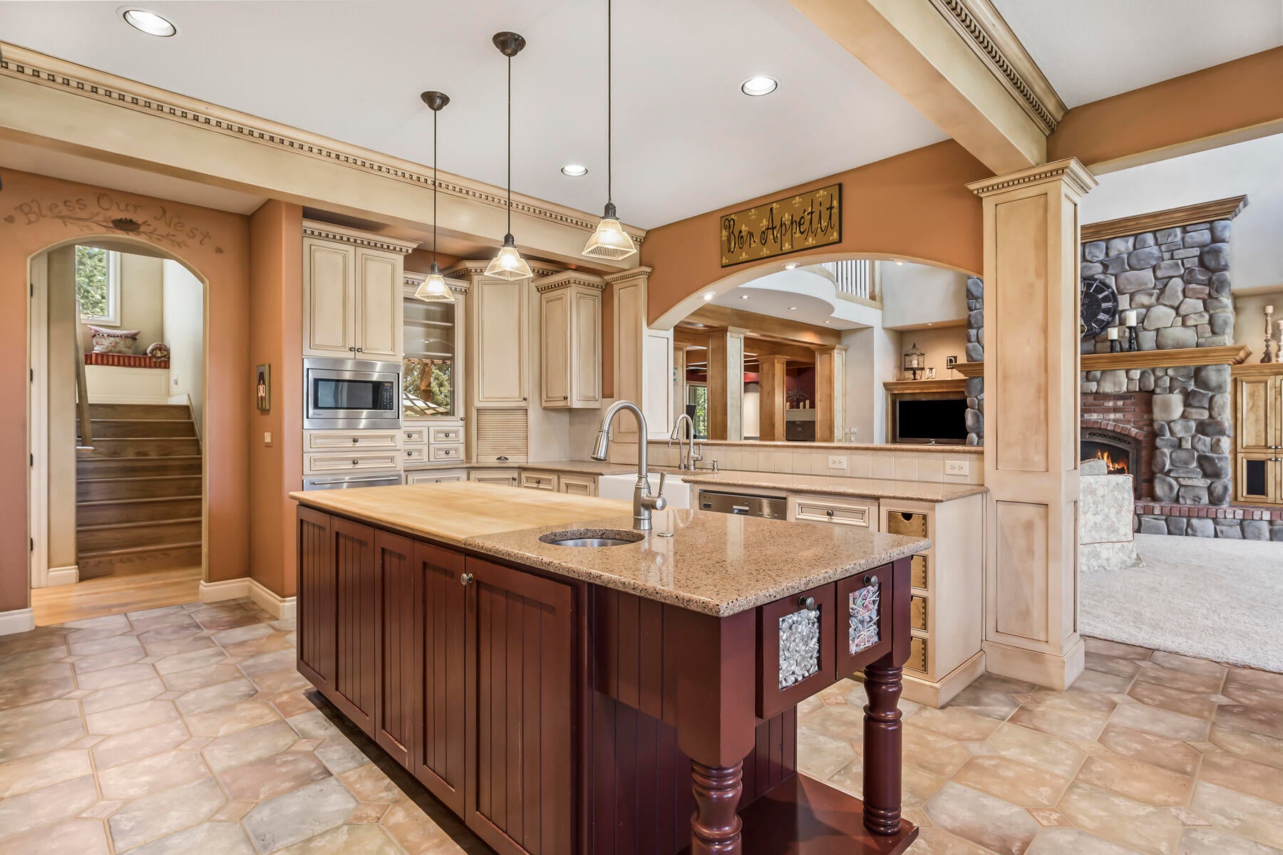 Bend, Oregon, 97702, United States, ,6 BathroomsBathrooms,Residential,Active,1726978