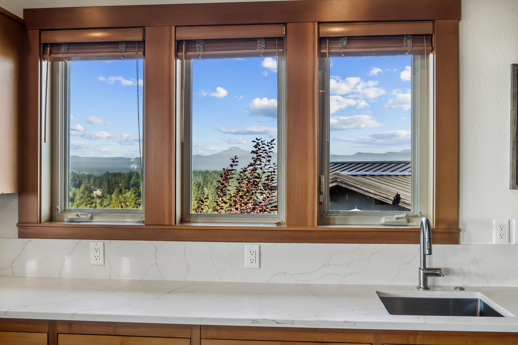 Bend, Oregon, 97702, United States, 3 Bedrooms Bedrooms, ,3 BathroomsBathrooms,Residential,Active,1936452