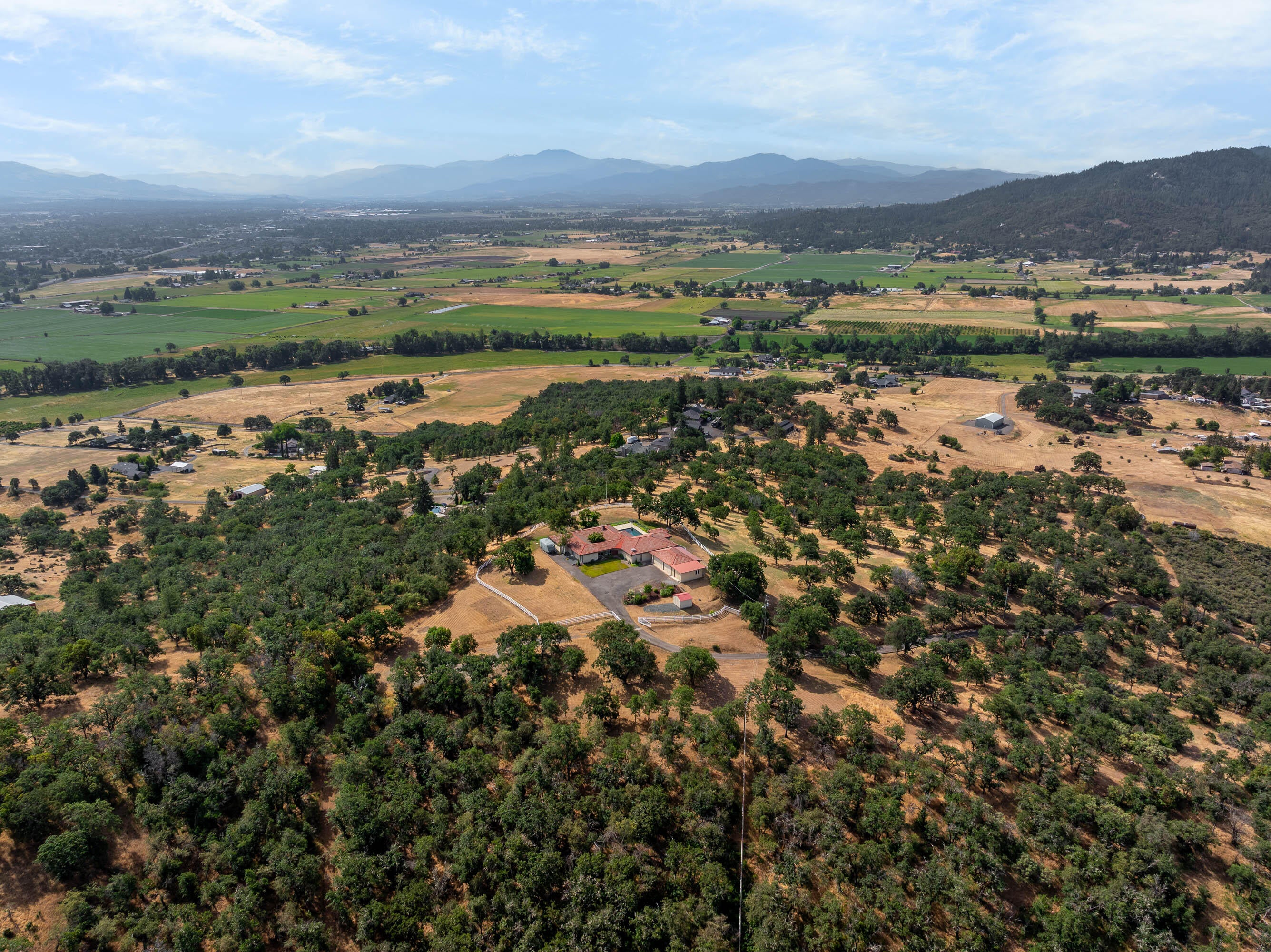 Central Point, Oregon, 97502, United States, 4 Bedrooms Bedrooms, ,4 BathroomsBathrooms,Residential,Active,2006836