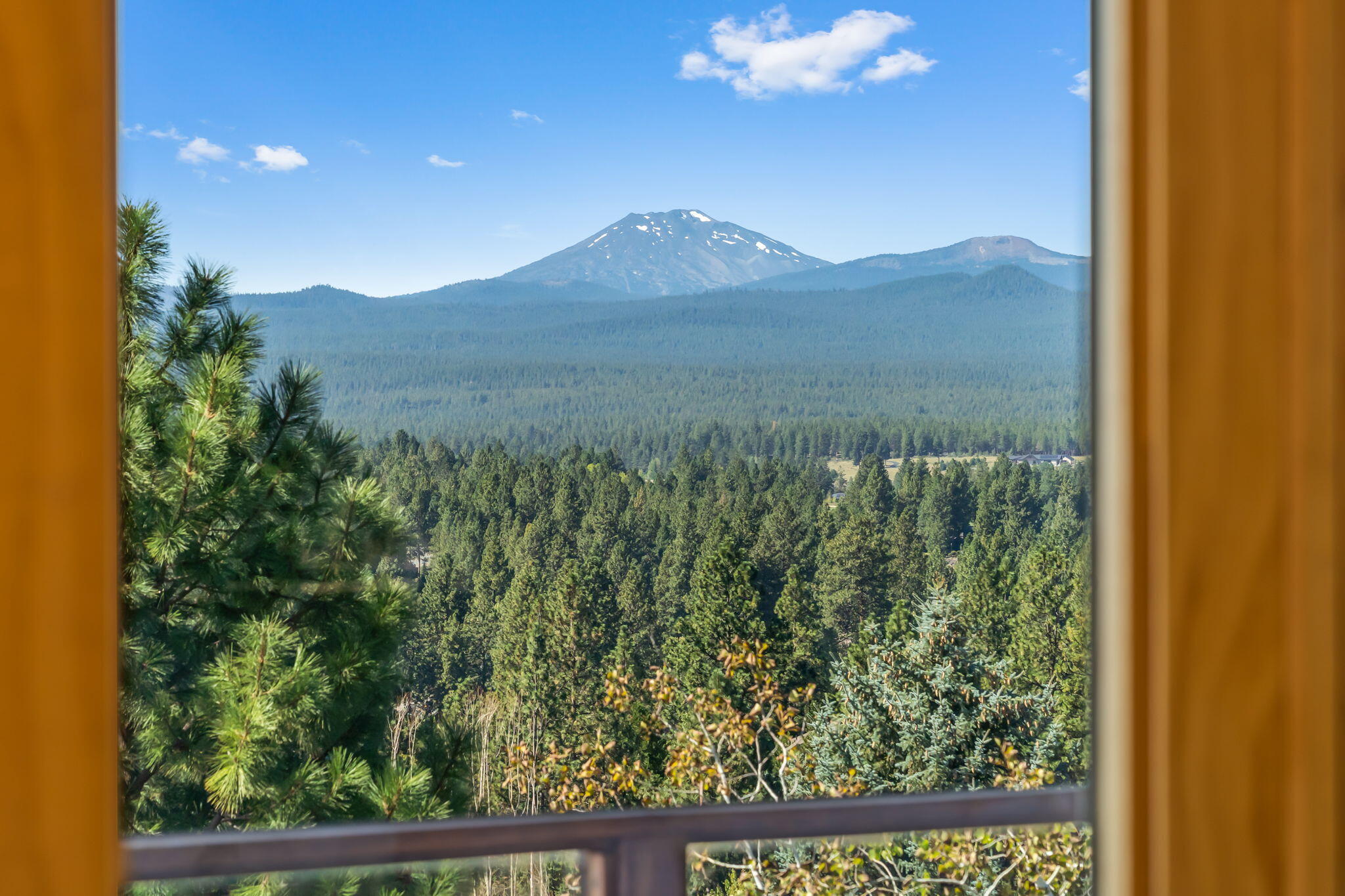 Bend, Oregon, 97702, United States, 3 Bedrooms Bedrooms, ,4 BathroomsBathrooms,Residential,Active,1929788