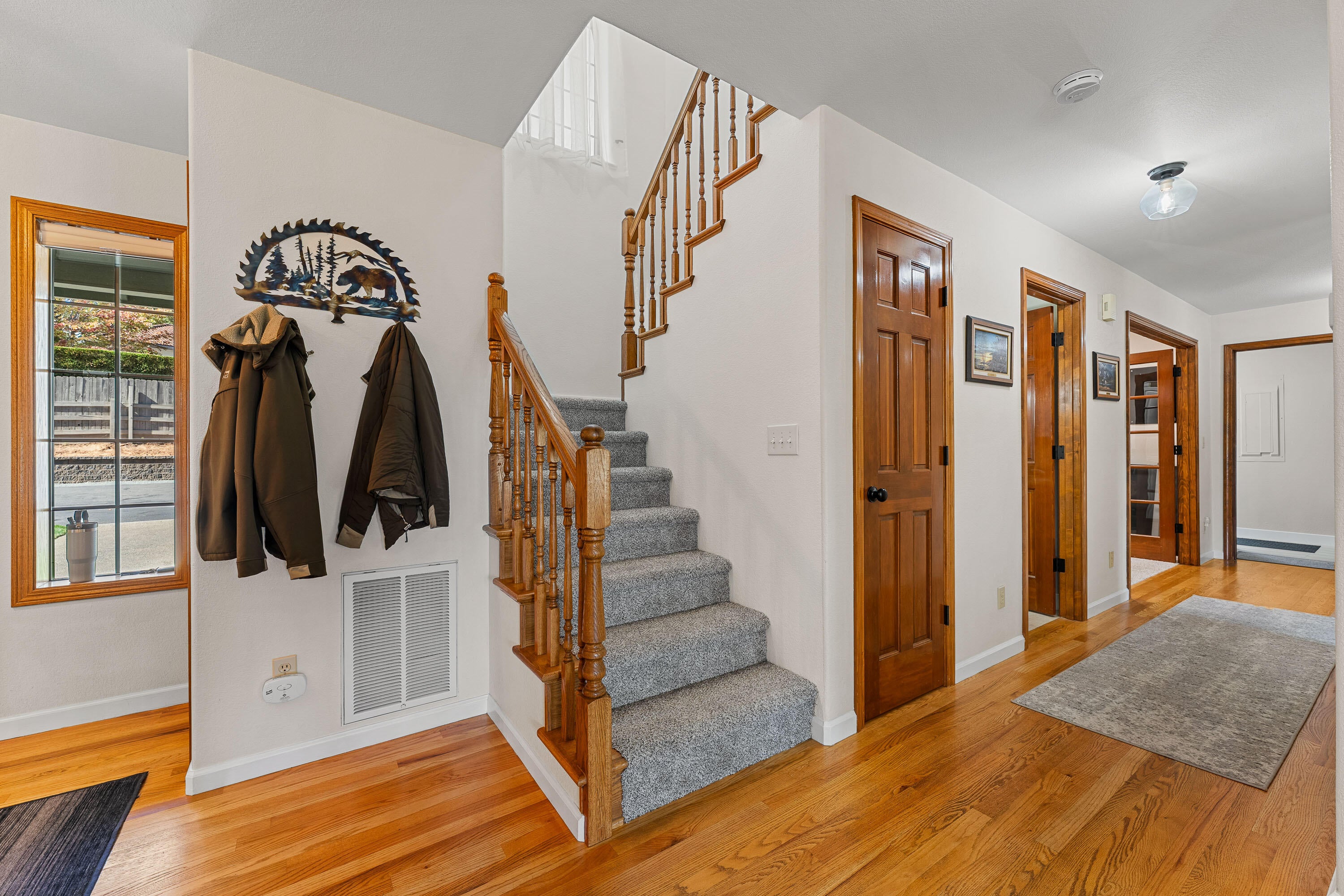 Central Point, Oregon, 97502, United States, 4 Bedrooms Bedrooms, ,3 BathroomsBathrooms,Residential,Active,1959928