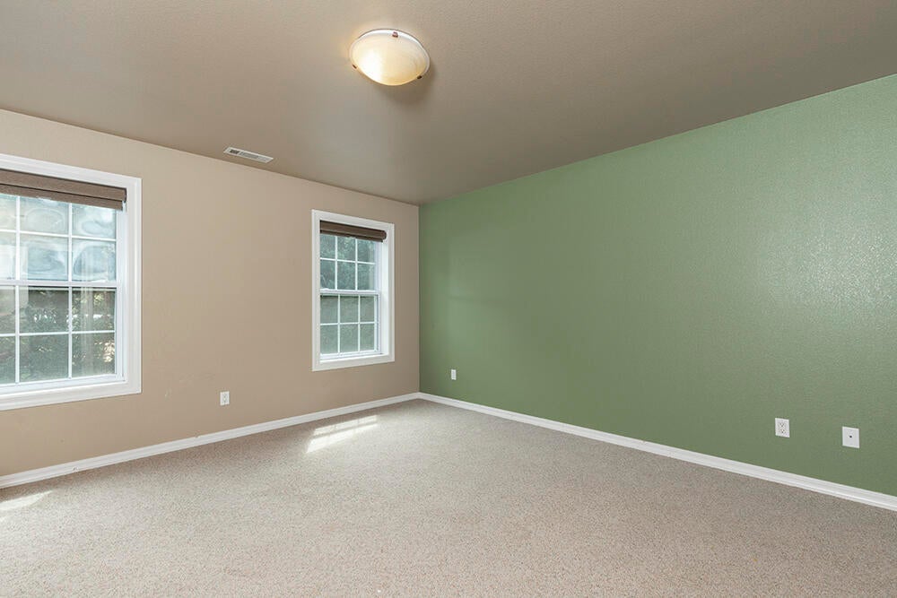 Grants Pass, Oregon, 97527, United States, 4 Bedrooms Bedrooms, ,5 BathroomsBathrooms,Residential,Active,1927646