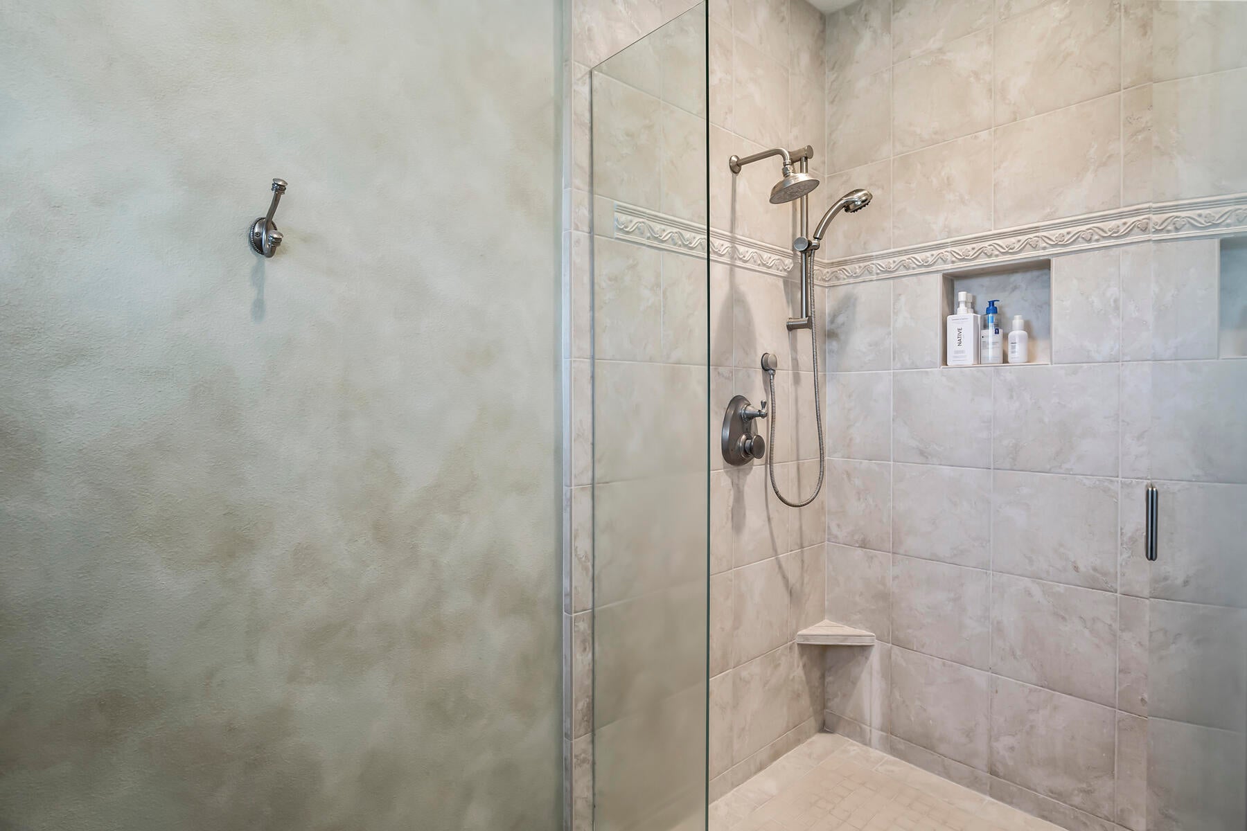 Bend, Oregon, 97702, United States, ,6 BathroomsBathrooms,Residential,Active,1726978