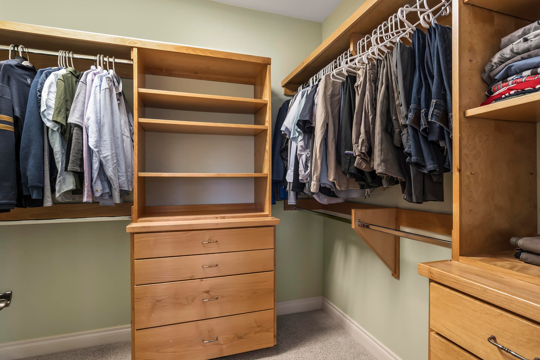 Bend, Oregon, 97702, United States, ,6 BathroomsBathrooms,Residential,Active,1726978