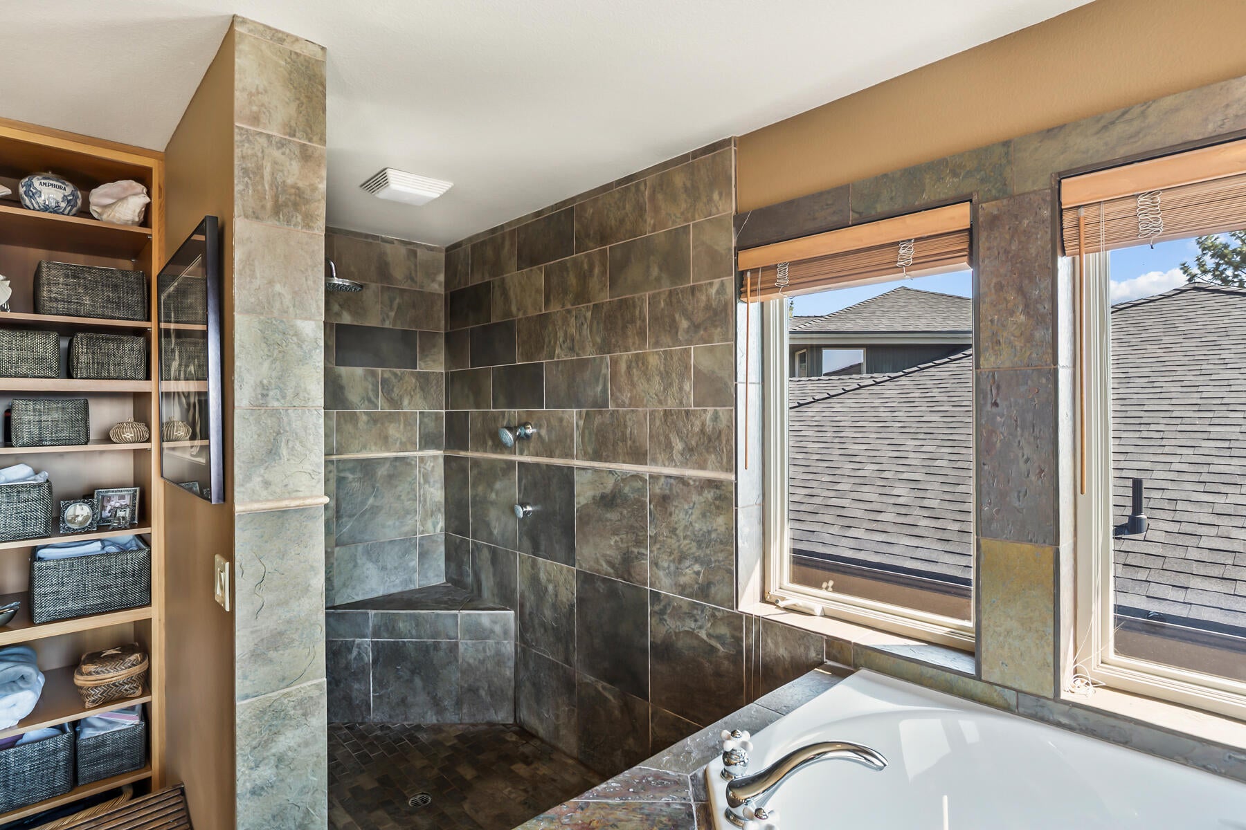 Bend, Oregon, 97702, United States, 3 Bedrooms Bedrooms, ,3 BathroomsBathrooms,Residential,Active,1936452