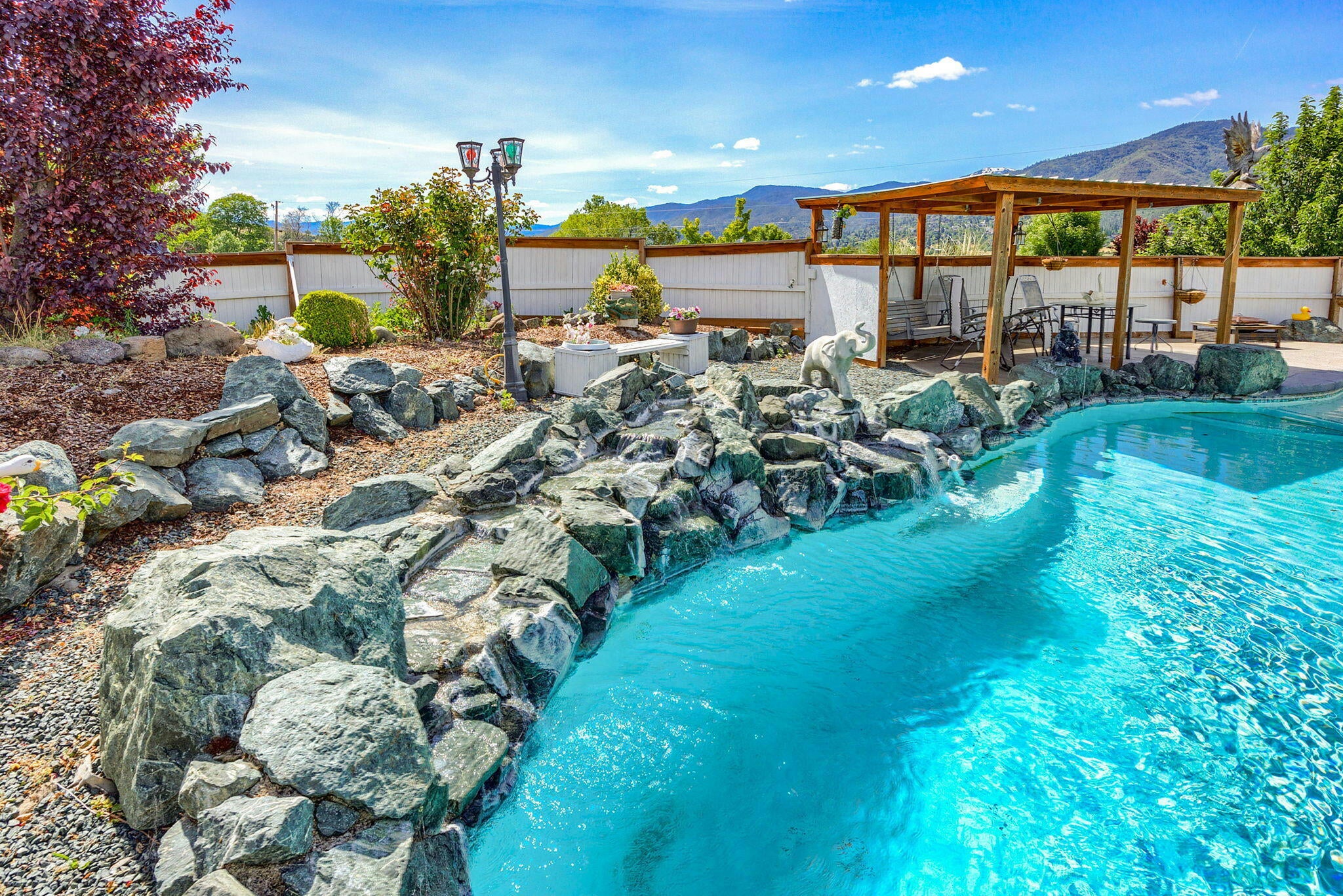 Ashland, Oregon, 97520, United States, 4 Bedrooms Bedrooms, ,4 BathroomsBathrooms,Residential,Active,1741601