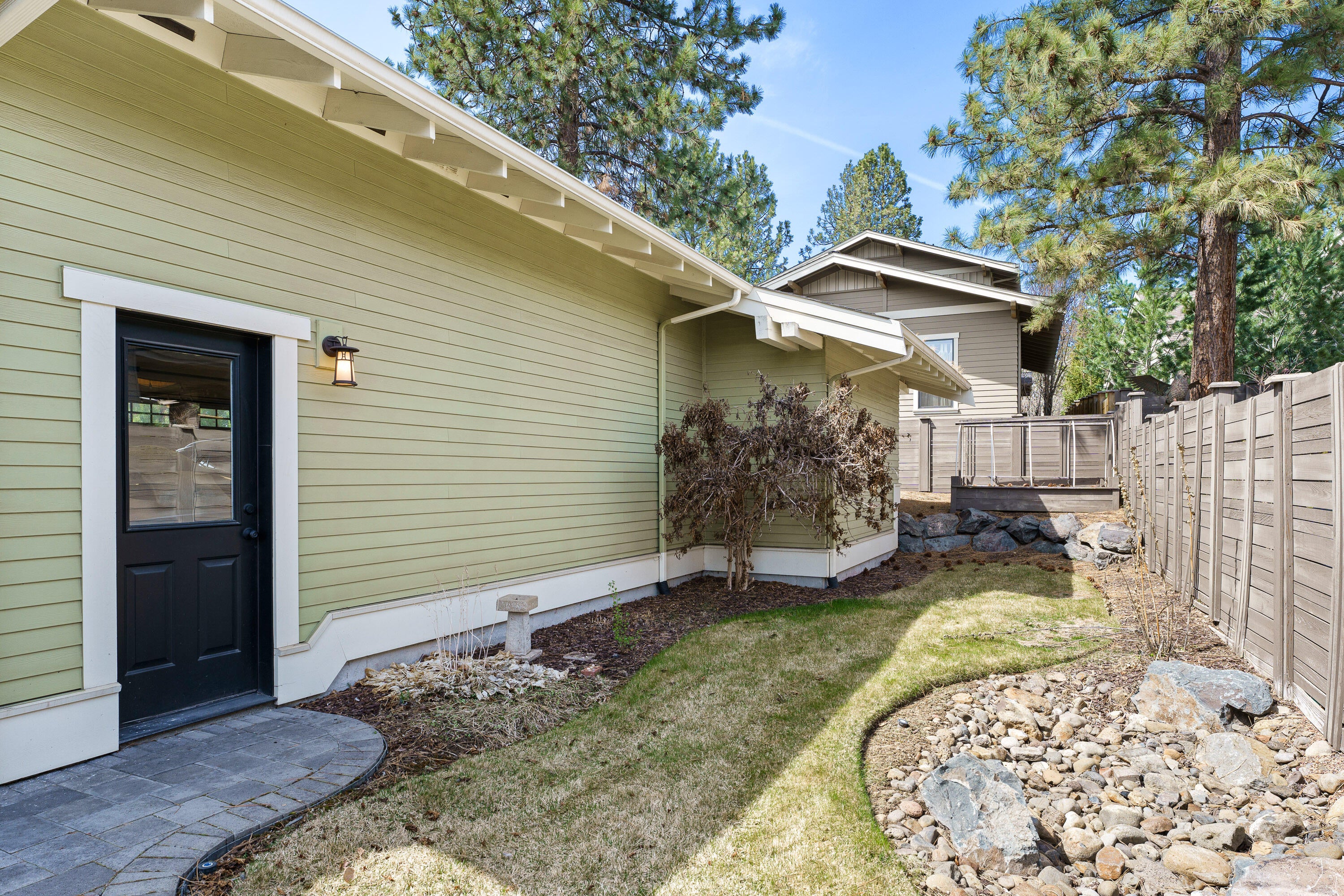 Bend, Oregon, 97703, United States, 4 Bedrooms Bedrooms, ,3 BathroomsBathrooms,Residential,Active,1764459