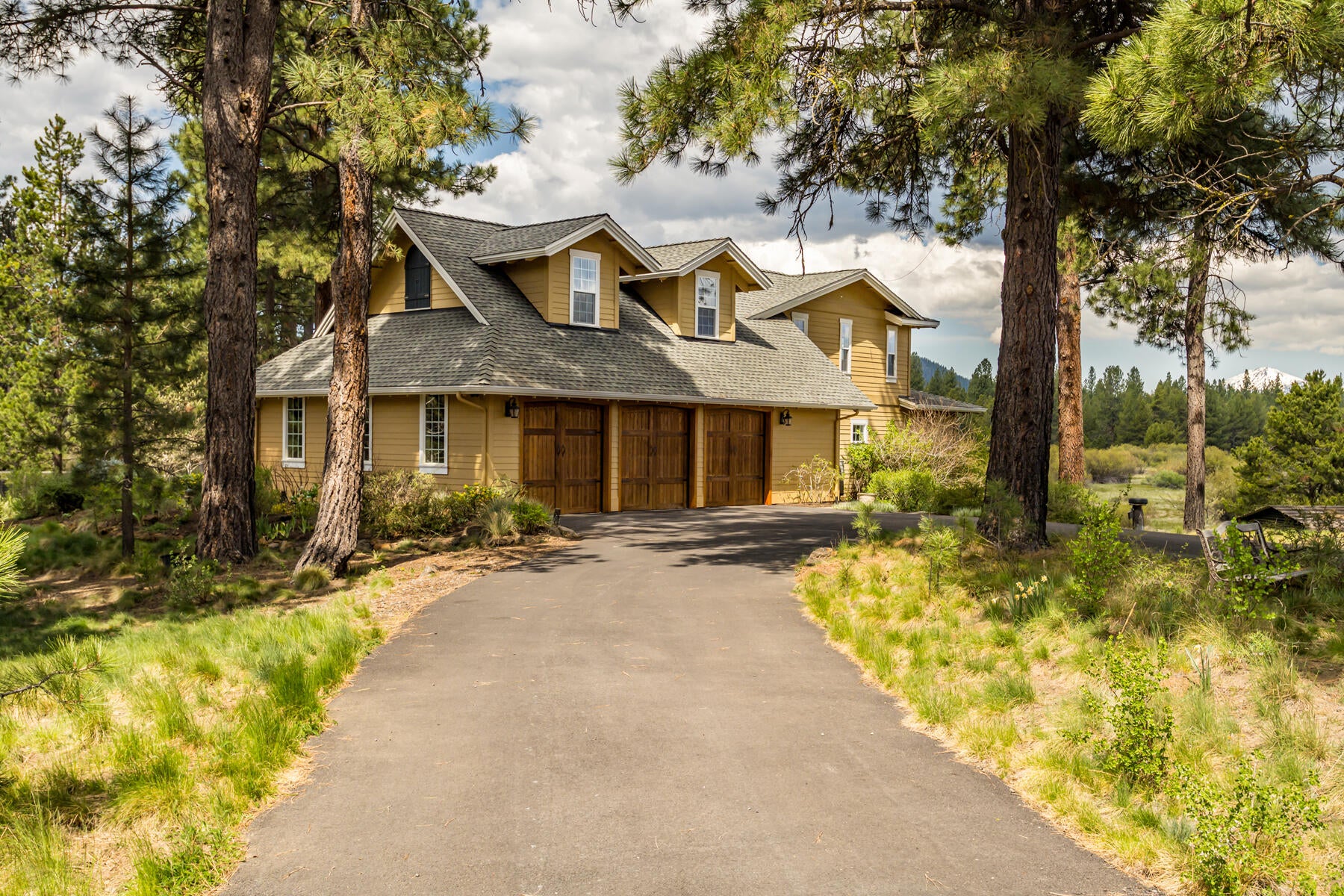 Bend, Oregon, 97707, United States, 5 Bedrooms Bedrooms, ,5 BathroomsBathrooms,Residential,Active,2044562