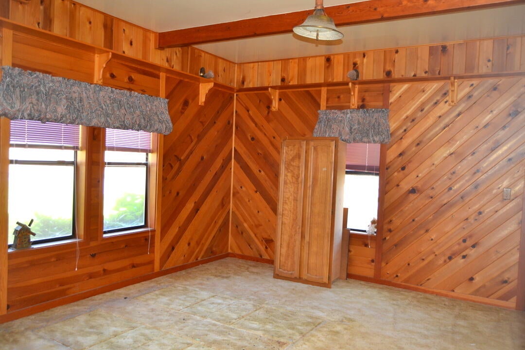 Grants Pass, Oregon, 97526, United States, 4 Bedrooms Bedrooms, ,2 BathroomsBathrooms,Residential,Active,1973303