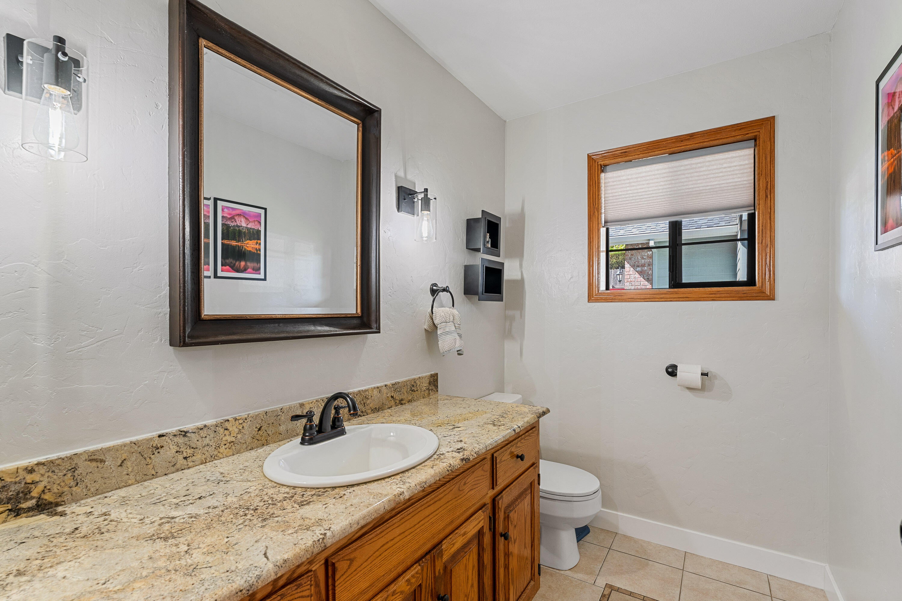 Central Point, Oregon, 97502, United States, 4 Bedrooms Bedrooms, ,3 BathroomsBathrooms,Residential,Active,1959928