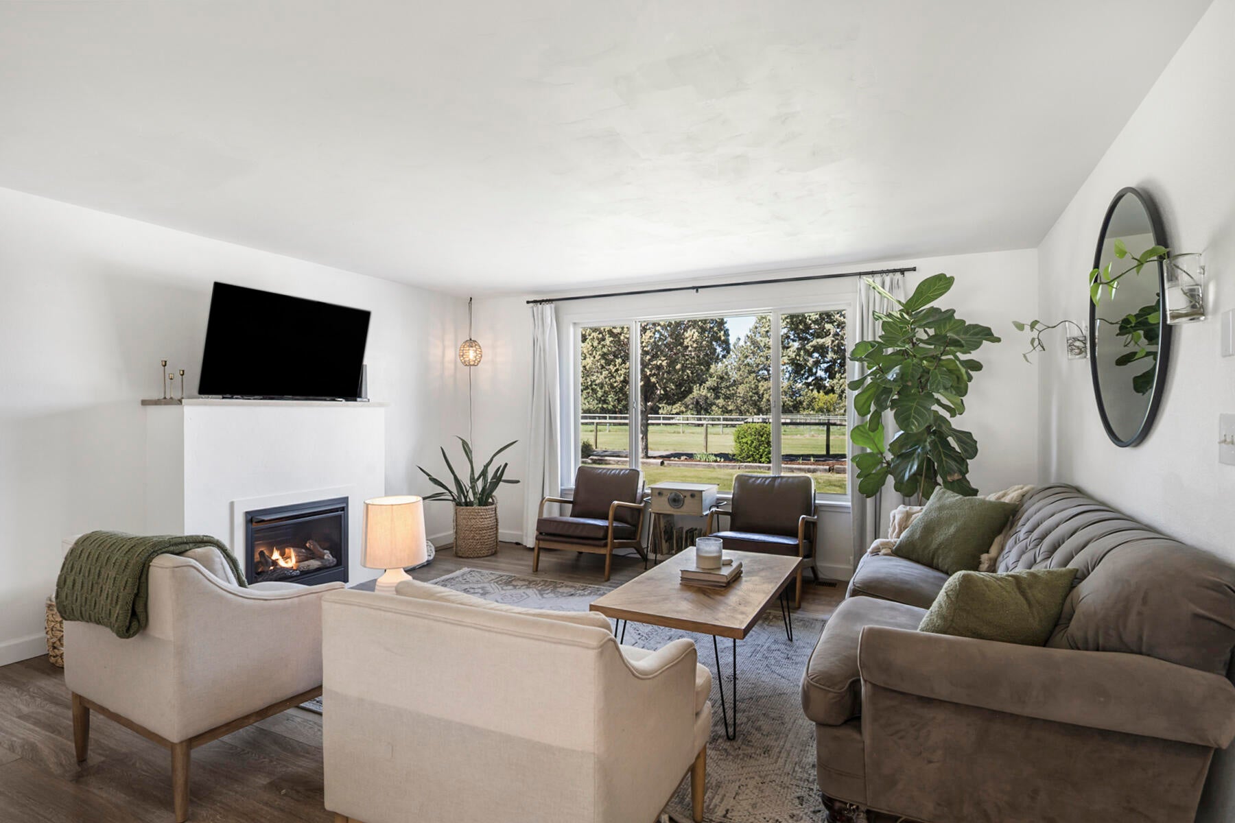 Bend, Oregon, 97703, United States, 4 Bedrooms Bedrooms, ,3 BathroomsBathrooms,Residential,Active,1790219