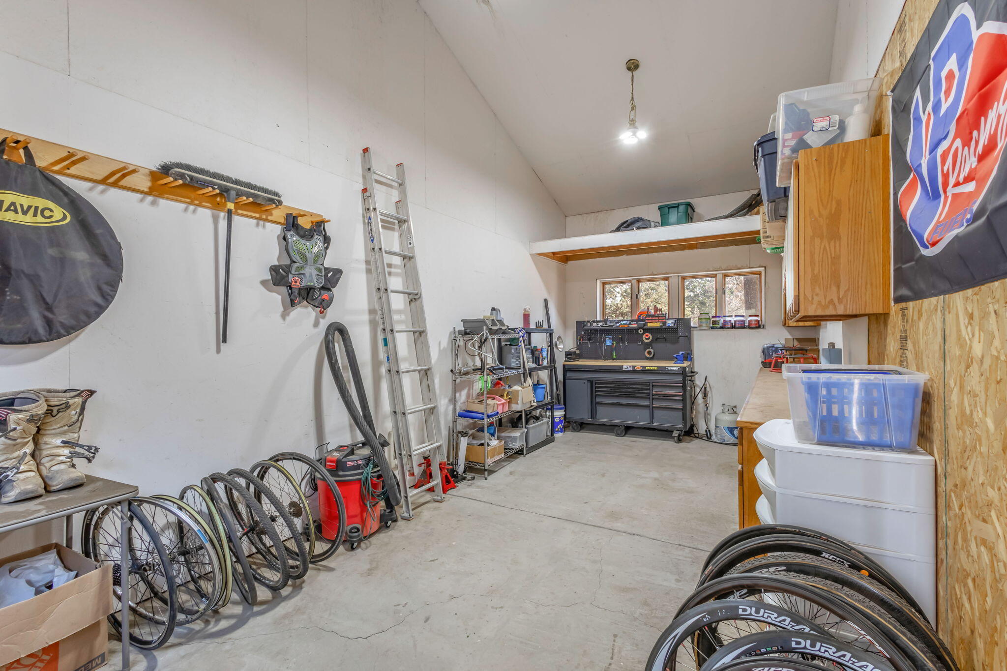 Bend, Oregon, 97702, United States, 4 Bedrooms Bedrooms, ,3 BathroomsBathrooms,Residential,Active,1907972