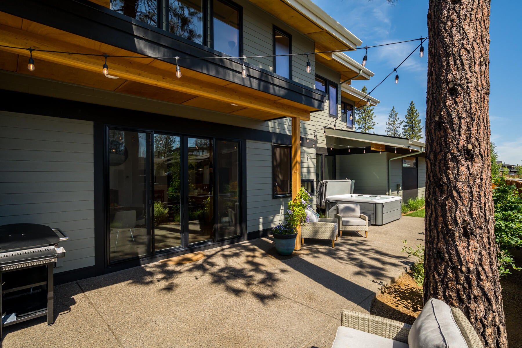 Bend, Oregon, 97703, United States, 3 Bedrooms Bedrooms, ,3 BathroomsBathrooms,Residential,Active,2008310