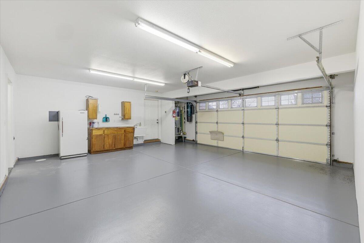 Grants Pass, Oregon, 97527, United States, 3 Bedrooms Bedrooms, ,3 BathroomsBathrooms,Residential,Active,1990612