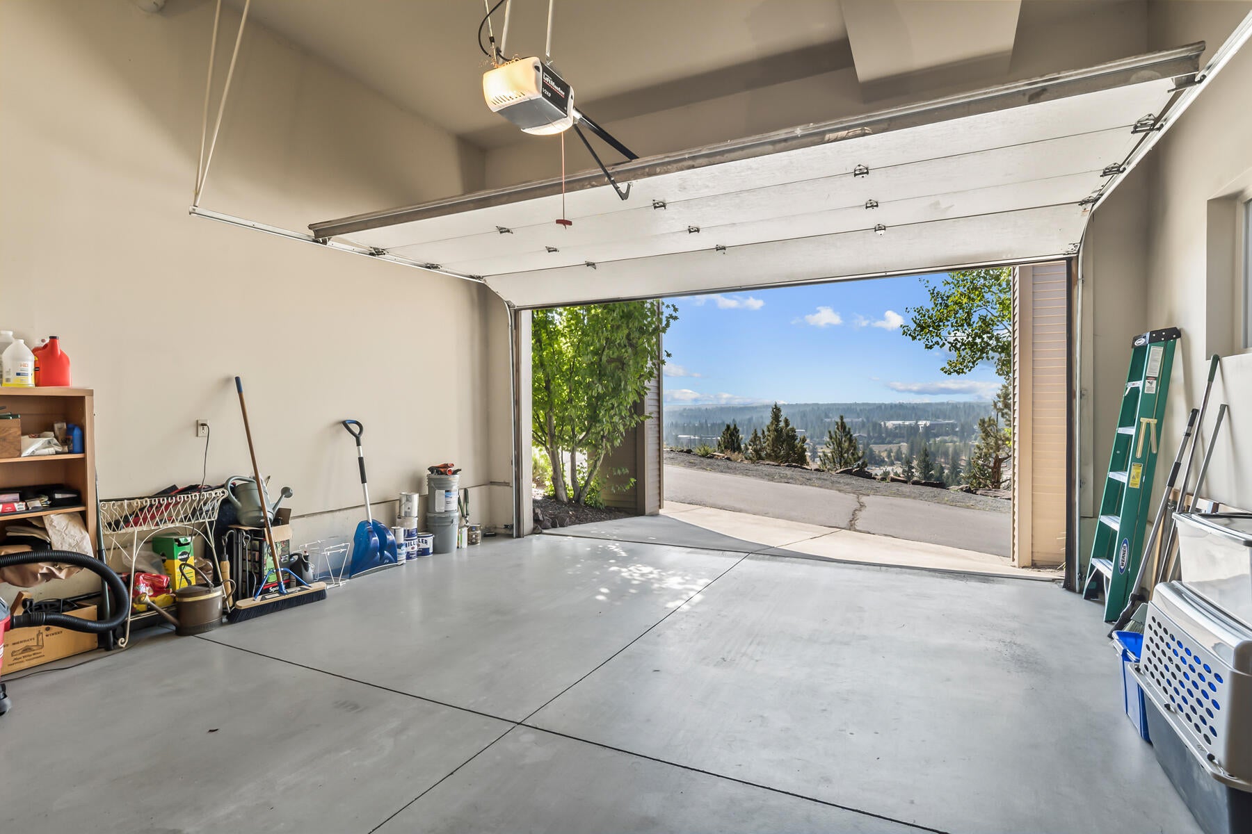 Bend, Oregon, 97702, United States, 3 Bedrooms Bedrooms, ,3 BathroomsBathrooms,Residential,Active,1936452