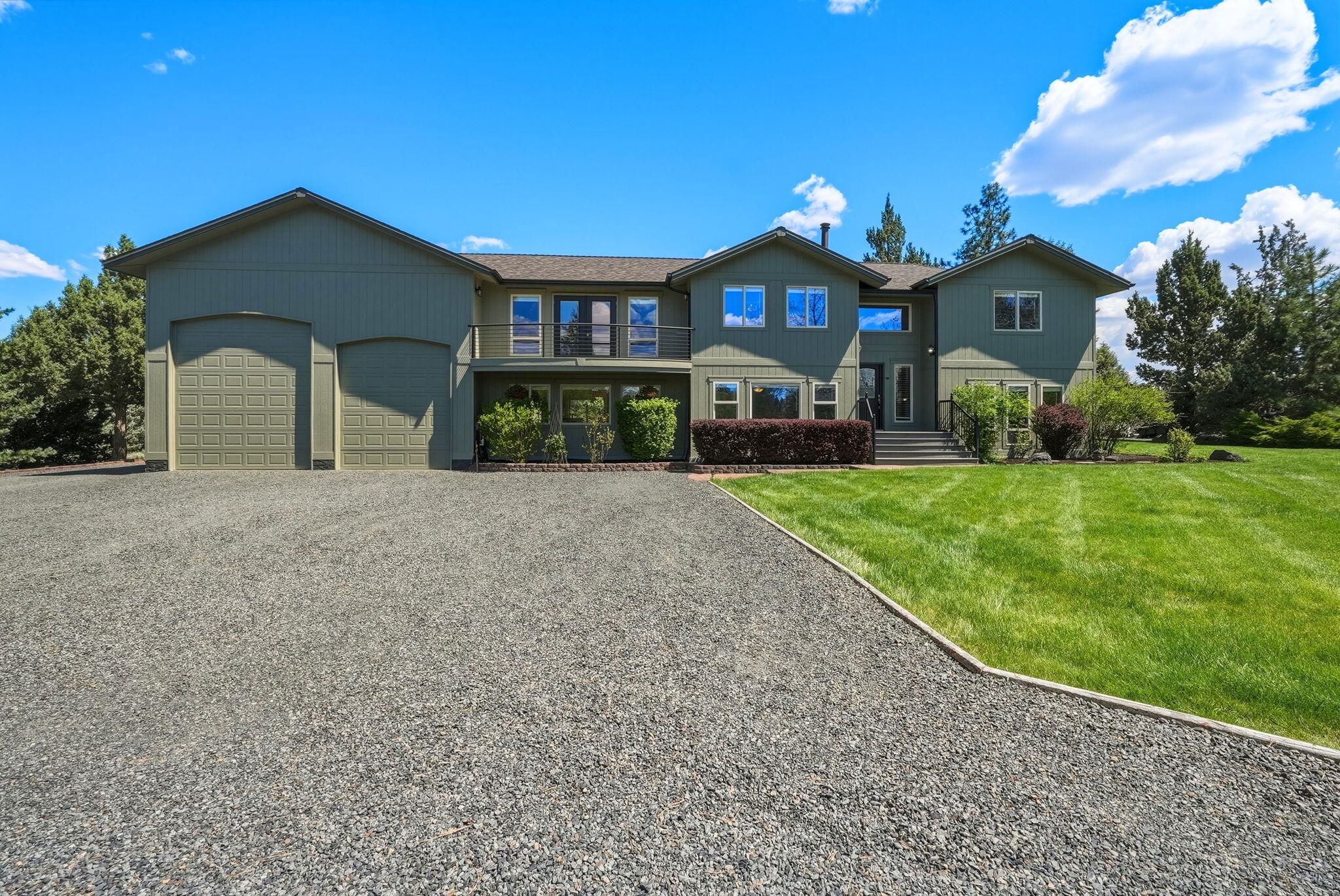 Bend, Oregon, 97702, United States, 3 Bedrooms Bedrooms, ,5 BathroomsBathrooms,Residential,Active,2045021