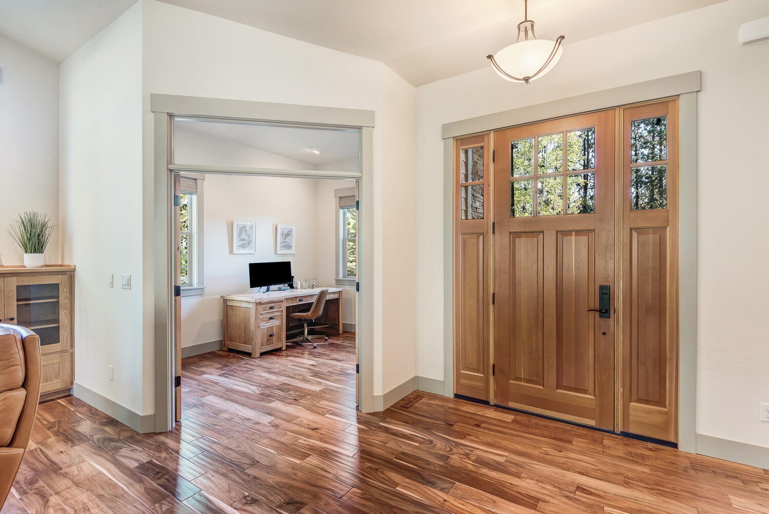 Bend, Oregon, 97703, United States, 3 Bedrooms Bedrooms, ,3 BathroomsBathrooms,Residential,Active,1952278