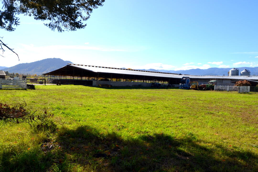 Grants Pass, Oregon, 97526, United States, 4 Bedrooms Bedrooms, ,2 BathroomsBathrooms,Residential,Active,1973303