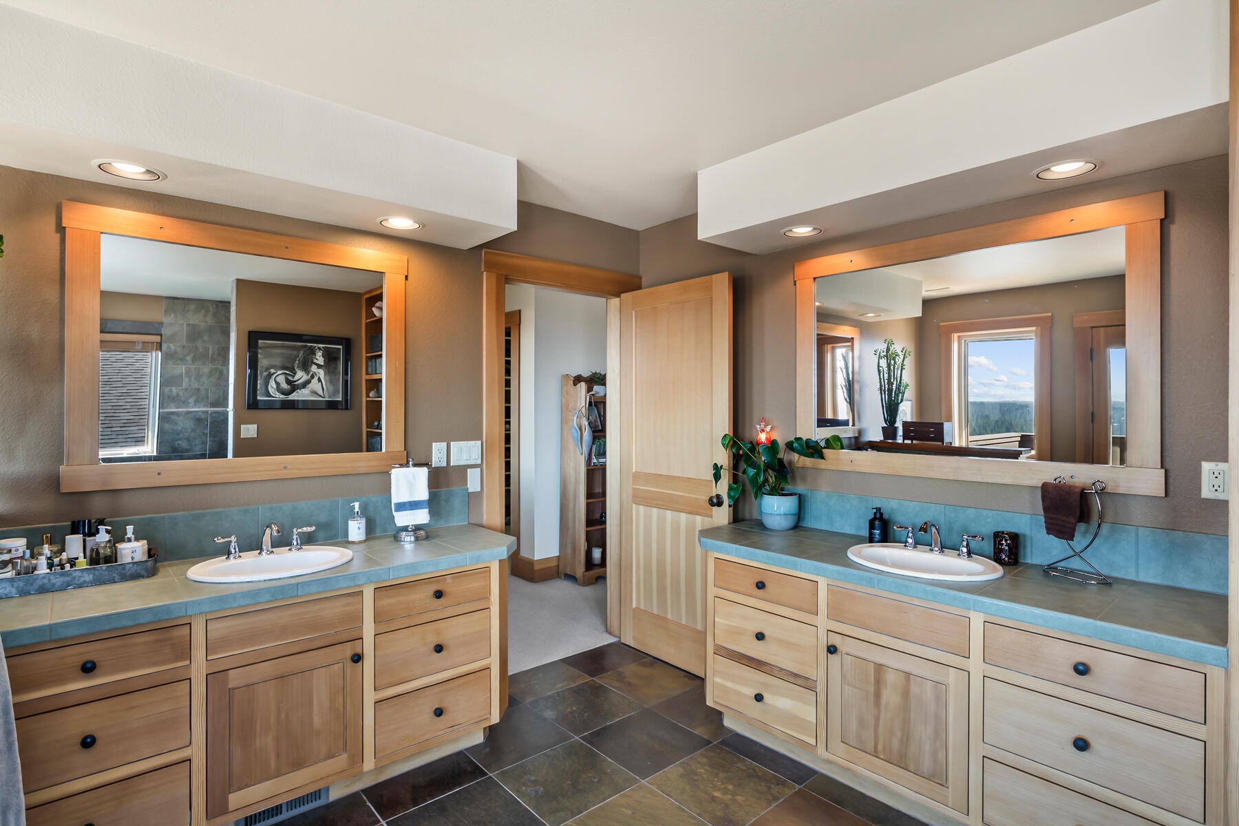 Bend, Oregon, 97702, United States, 3 Bedrooms Bedrooms, ,3 BathroomsBathrooms,Residential,Active,1936452