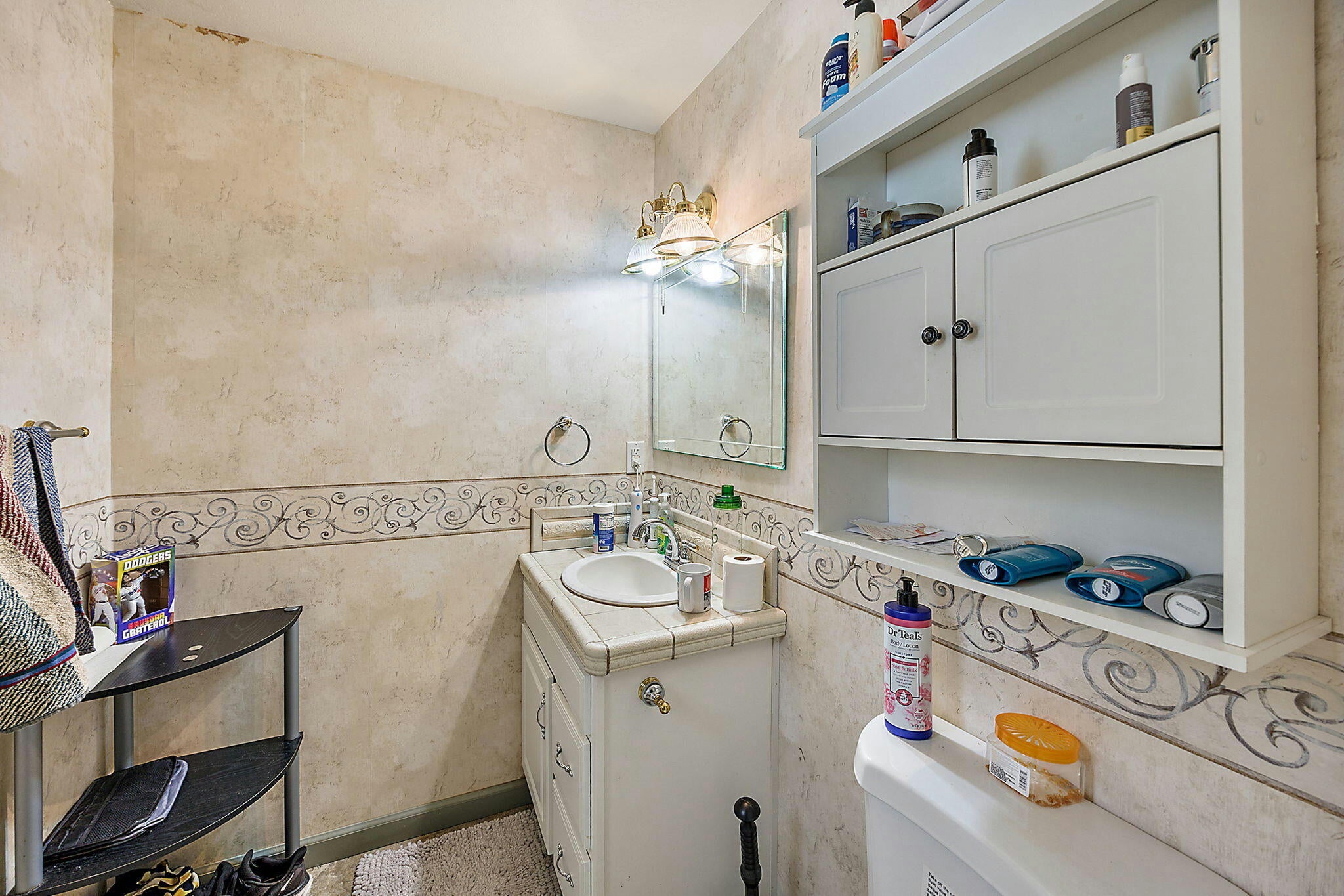 Ashland, Oregon, 97520, United States, 4 Bedrooms Bedrooms, ,4 BathroomsBathrooms,Residential,Active,1741601