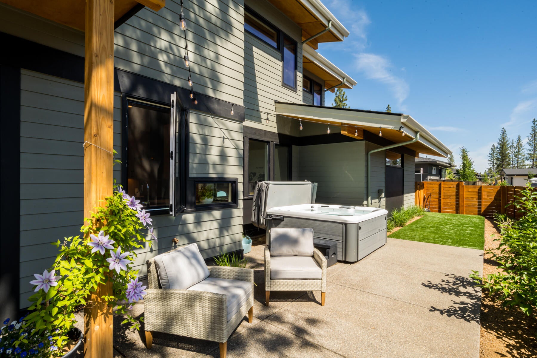 Bend, Oregon, 97703, United States, 3 Bedrooms Bedrooms, ,3 BathroomsBathrooms,Residential,Active,2008310