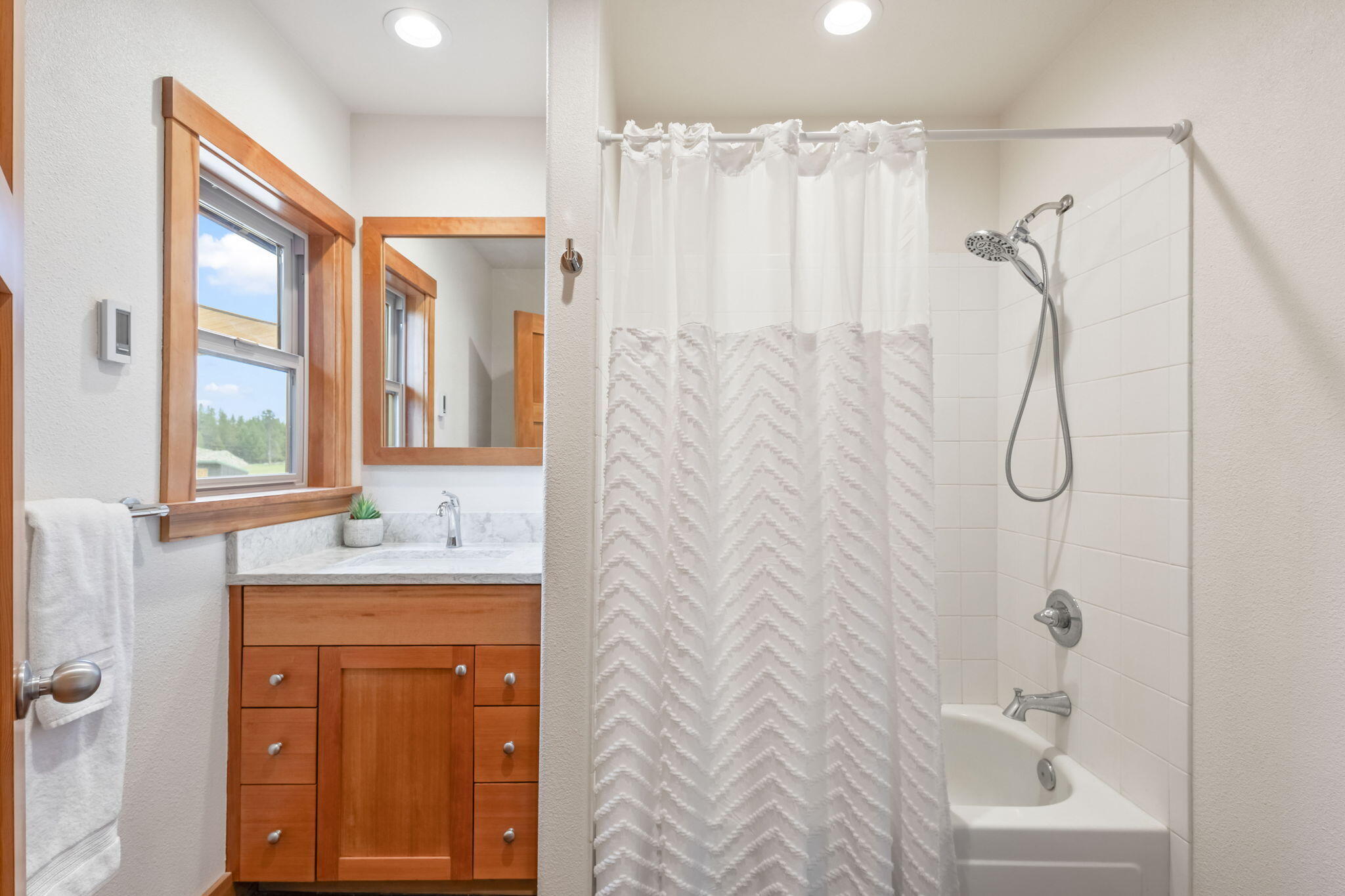 Bend, Oregon, 97707, United States, 3 Bedrooms Bedrooms, ,3 BathroomsBathrooms,Residential,Active,1880197