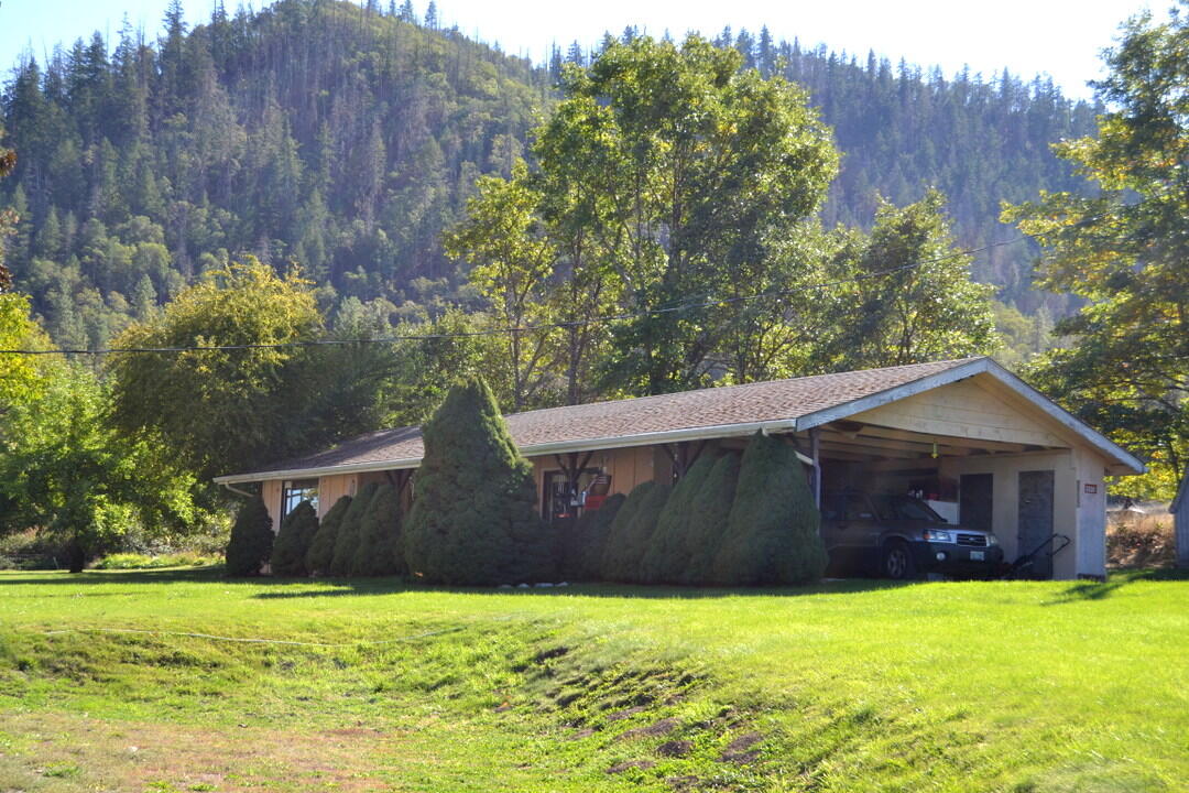 Applegate, Oregon, 97530, United States, 4 Bedrooms Bedrooms, ,3 BathroomsBathrooms,Residential,Active,1963259