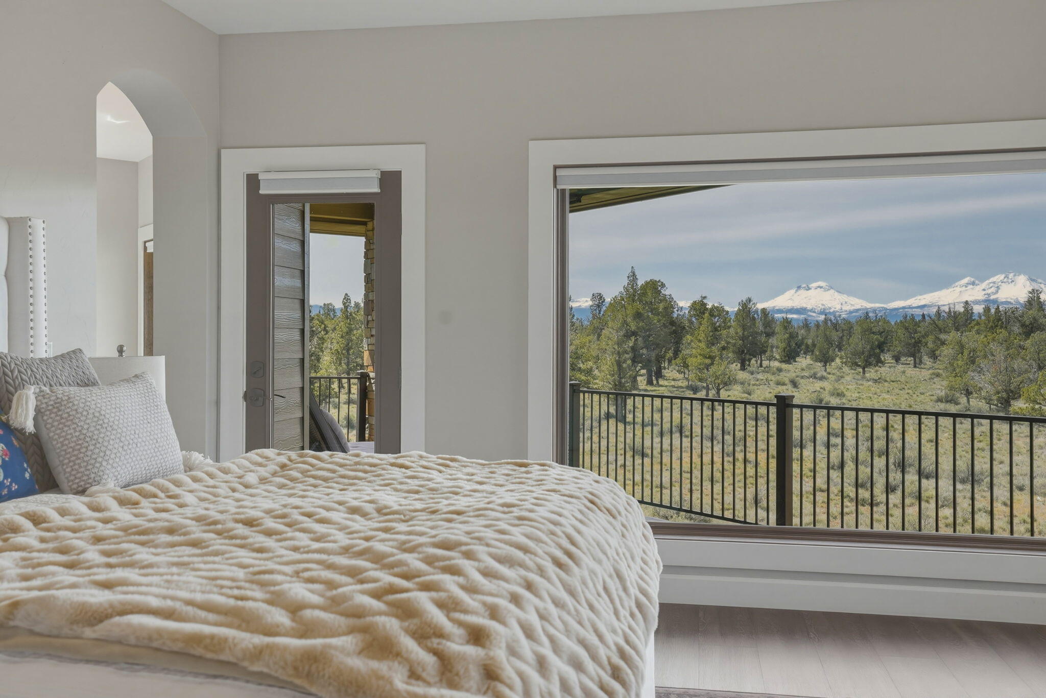 Sisters, Oregon, 97759, United States, 3 Bedrooms Bedrooms, ,3 BathroomsBathrooms,Residential,Active,2043417