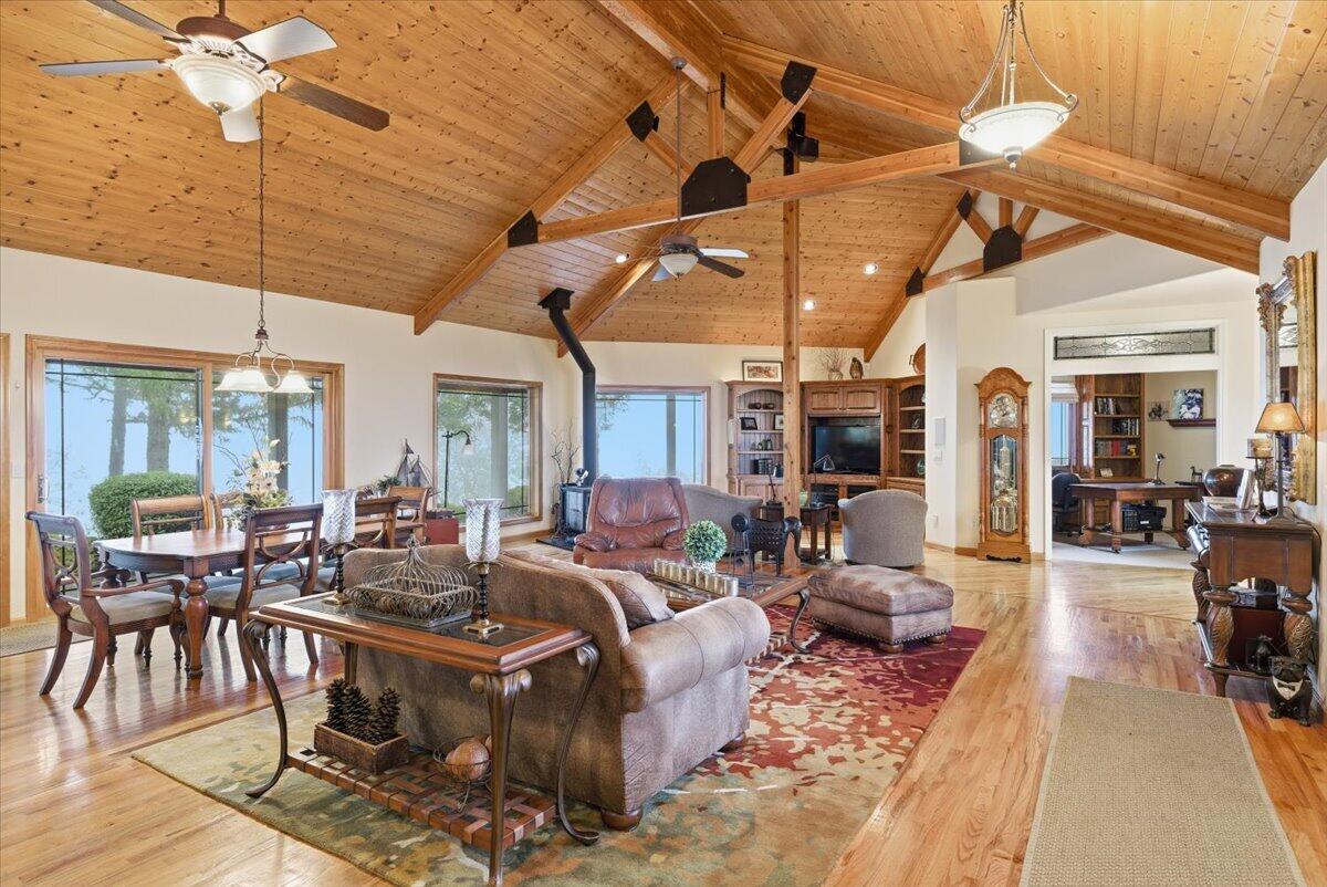 Grants Pass, Oregon, 97527, United States, 3 Bedrooms Bedrooms, ,3 BathroomsBathrooms,Residential,Active,1990612