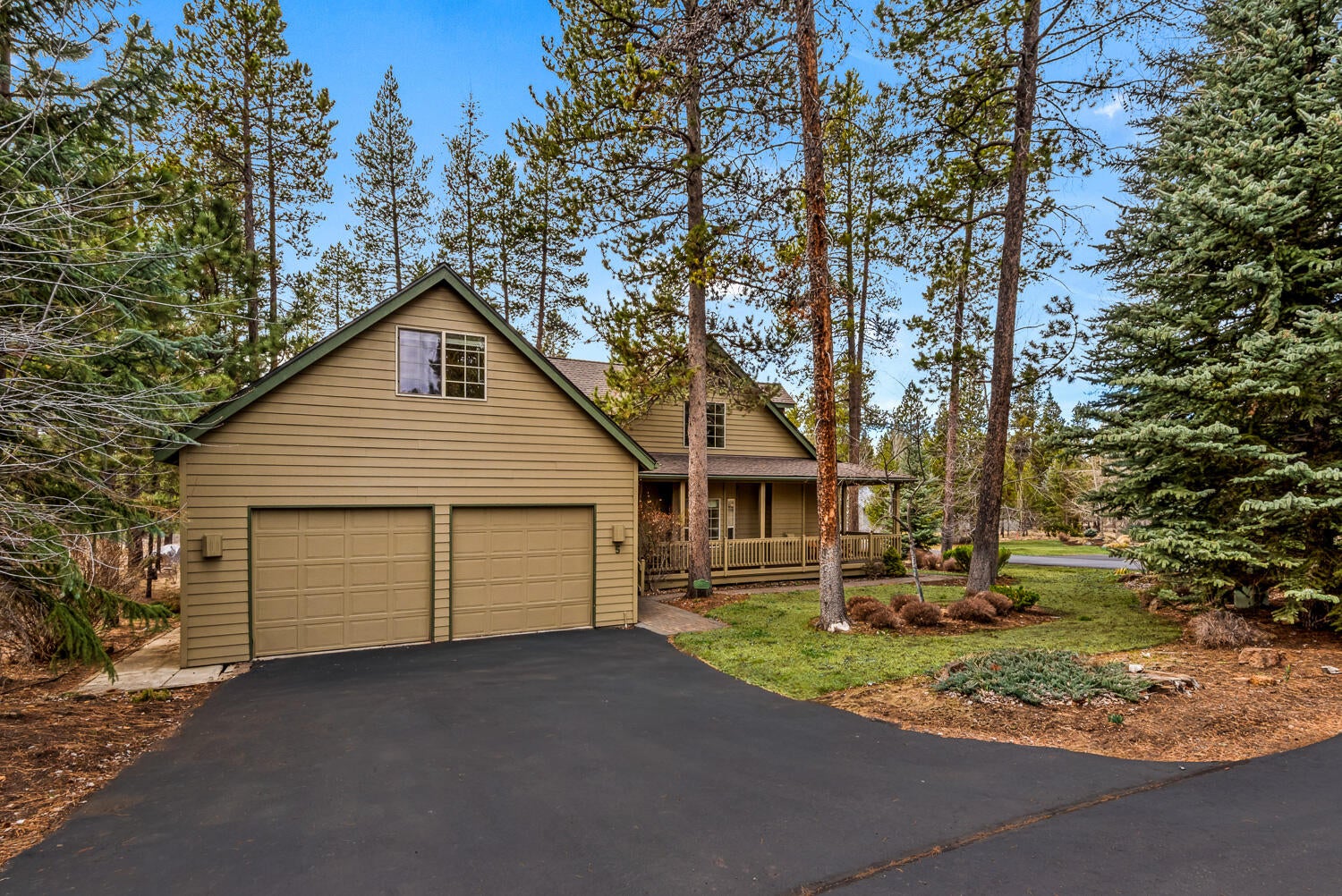Sunriver, Oregon, 97707, United States, 3 Bedrooms Bedrooms, ,3 BathroomsBathrooms,Residential,Active,2029758